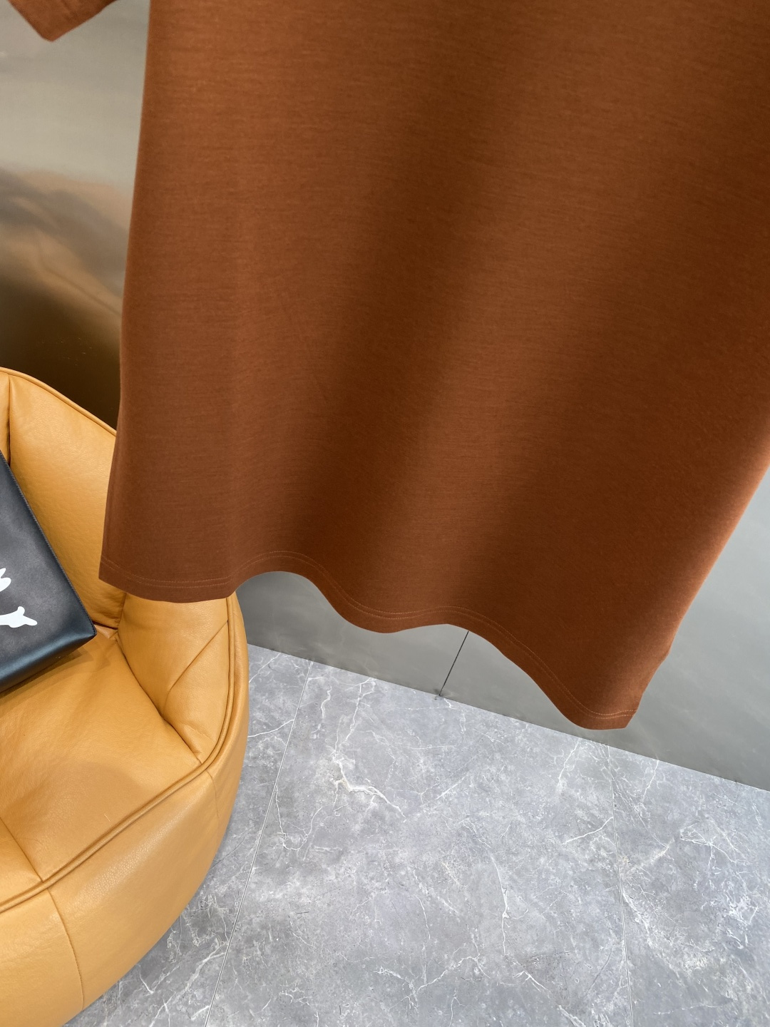 《𝙉𝙚𝙬🤍🖤巴家》
2025新款首发专柜最新款短袖圆领T恤 高端订制 设计前卫时尚！品牌logo重工艺设