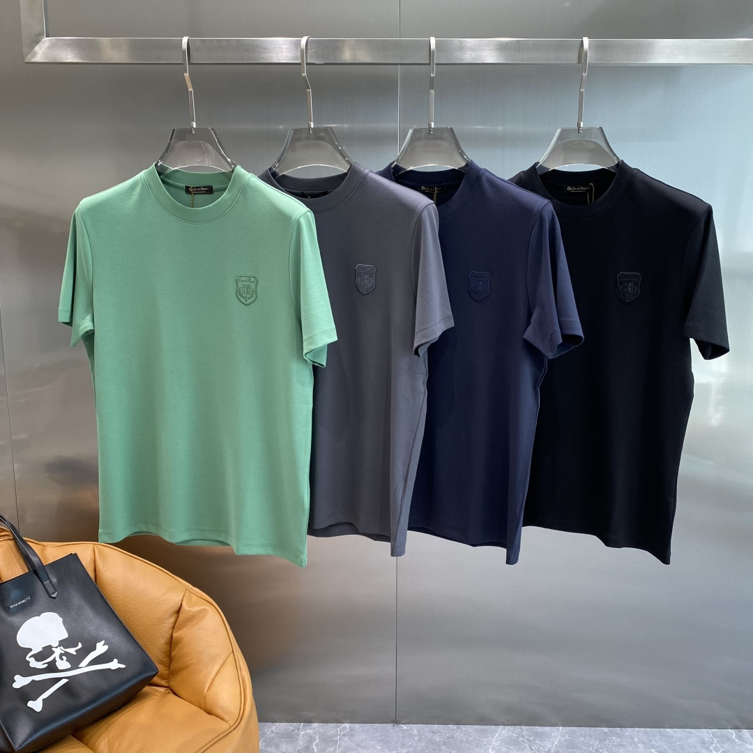 《𝙉𝙚𝙬🤍🖤lP🆕家》
2025新款首发专柜最新款短袖圆领T恤 高端订制 设计前卫时尚！品牌logo重工