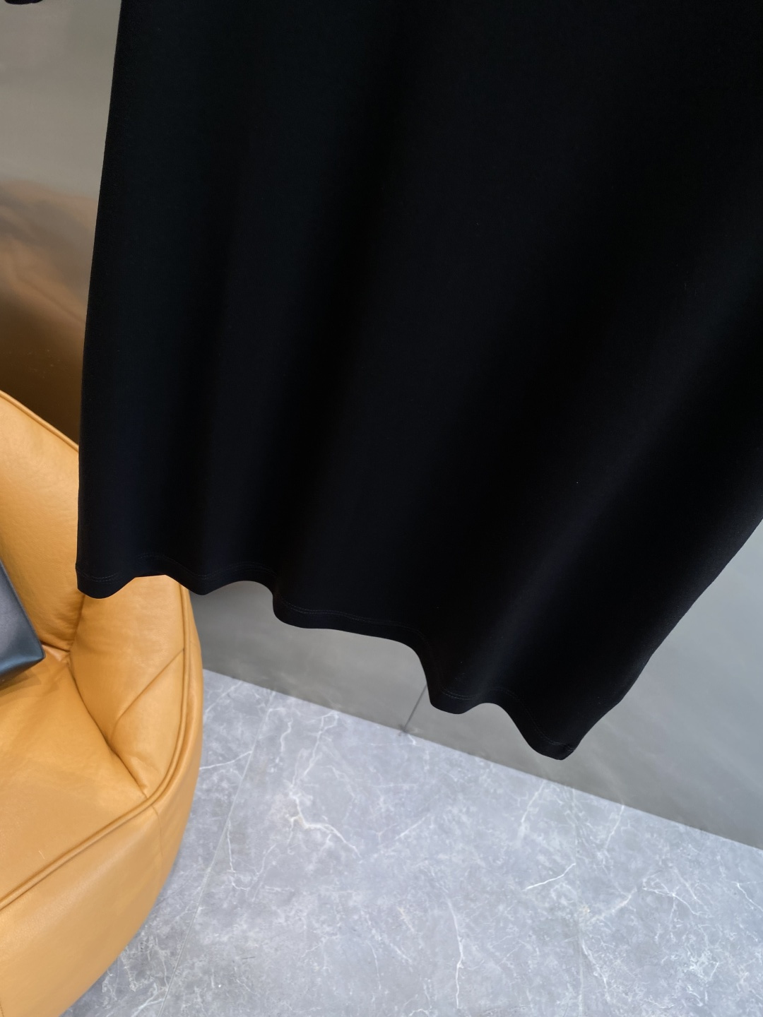 《𝙉𝙚𝙬🤍🖤lP🆕家》
2025新款首发专柜最新款短袖圆领T恤 高端订制 设计前卫时尚！品牌logo重工