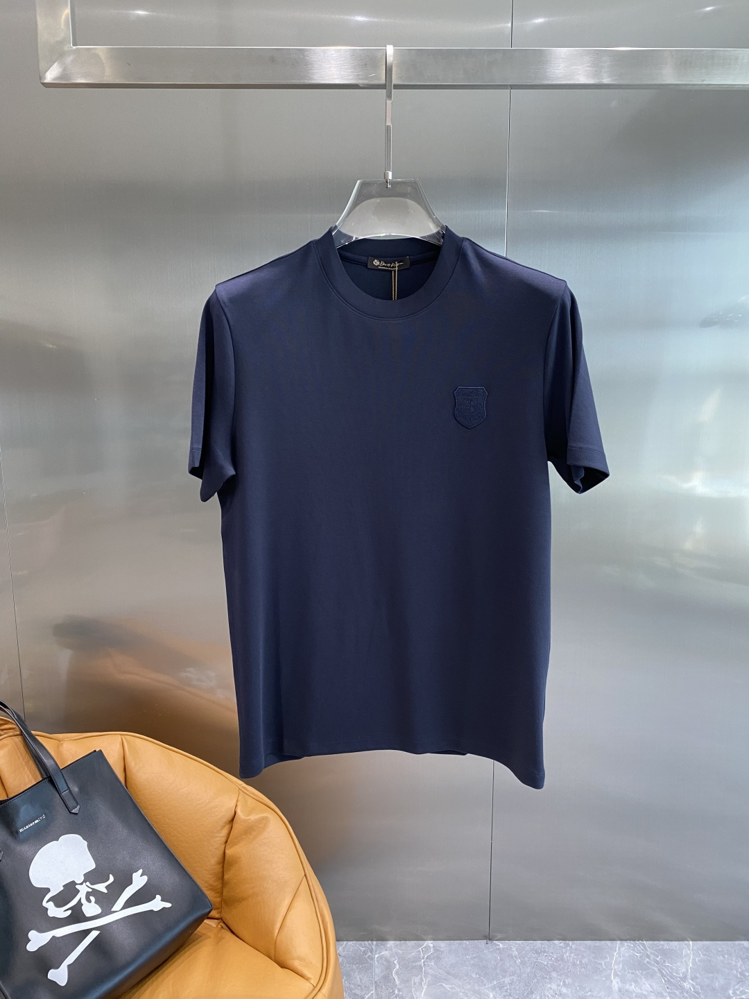 《𝙉𝙚𝙬🤍🖤lP🆕家》
2025新款首发专柜最新款短袖圆领T恤 高端订制 设计前卫时尚！品牌logo重工