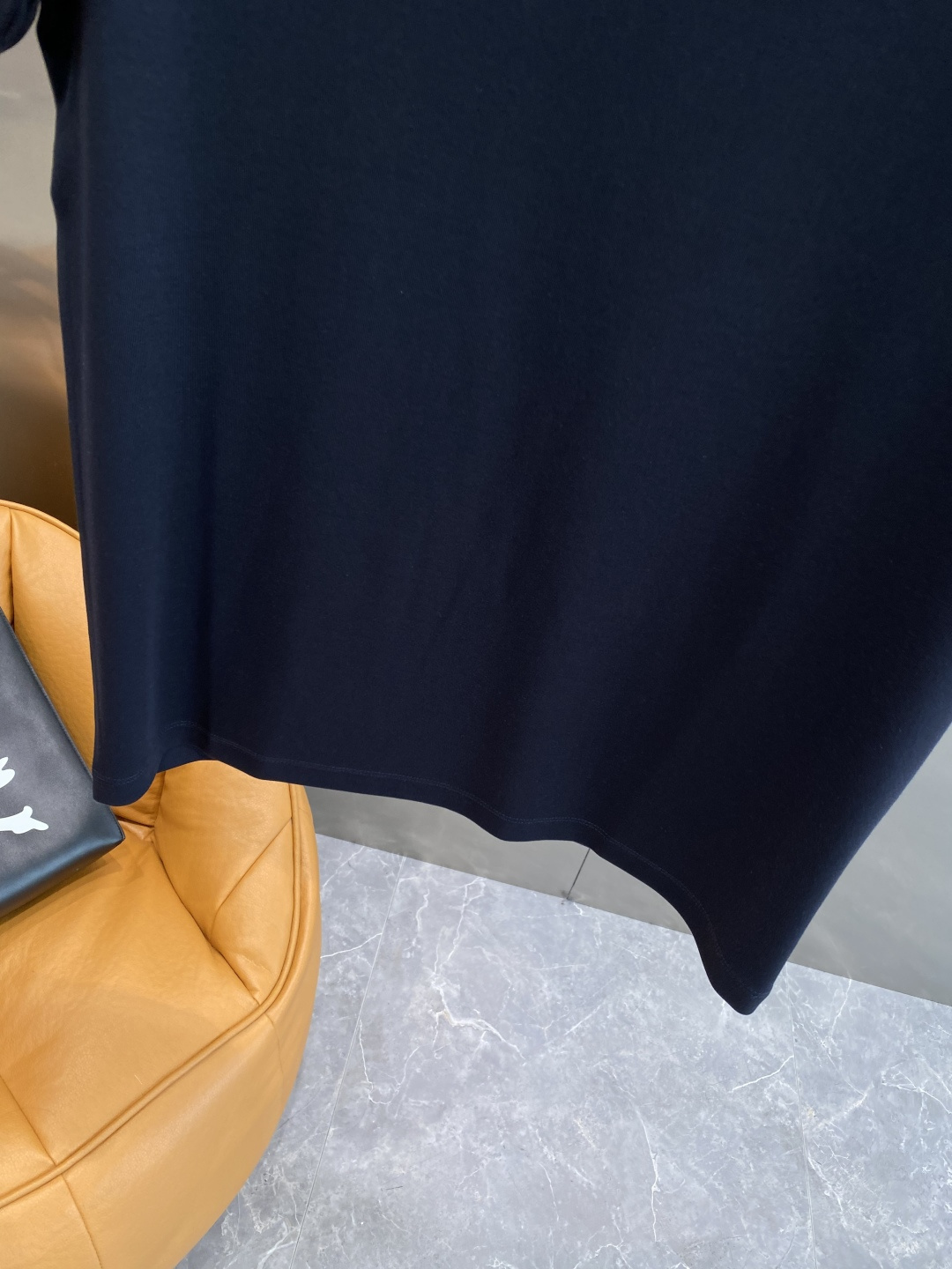 《𝙉𝙚𝙬🤍🖤lP🆕家》
2025新款首发专柜最新款短袖圆领T恤 高端订制 设计前卫时尚！品牌logo重工