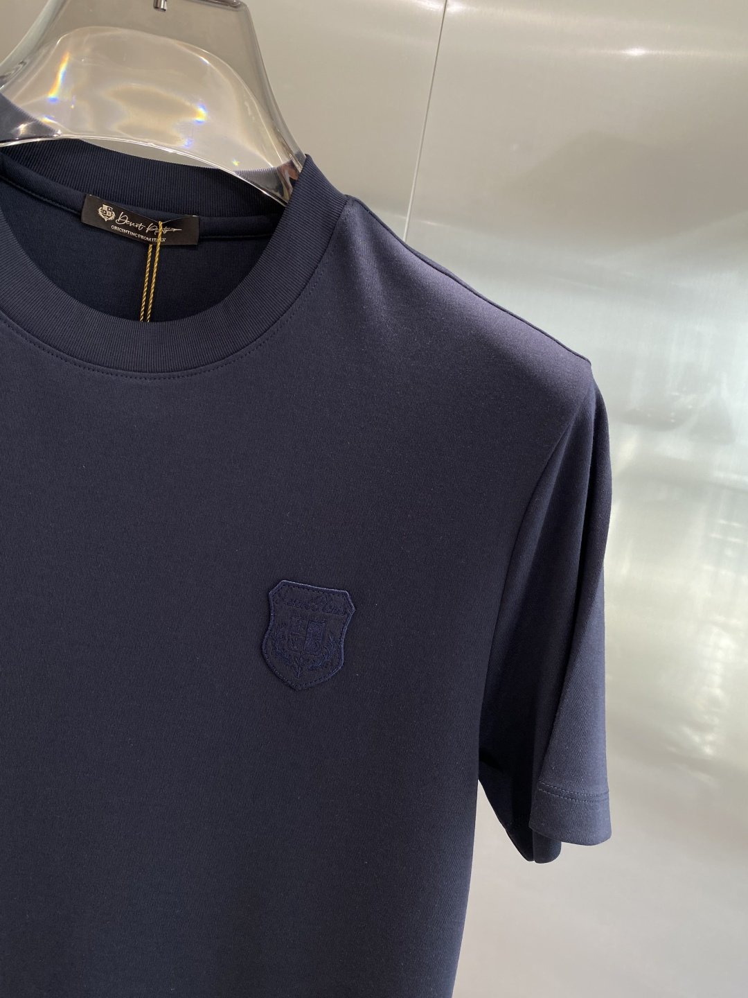 《𝙉𝙚𝙬🤍🖤lP🆕家》
2025新款首发专柜最新款短袖圆领T恤 高端订制 设计前卫时尚！品牌logo重工