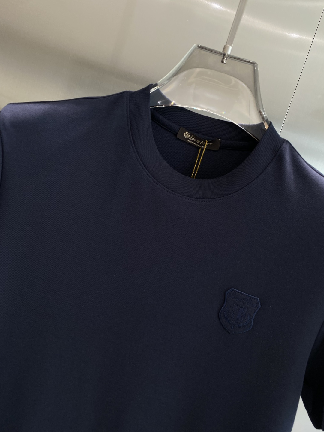 《𝙉𝙚𝙬🤍🖤lP🆕家》
2025新款首发专柜最新款短袖圆领T恤 高端订制 设计前卫时尚！品牌logo重工