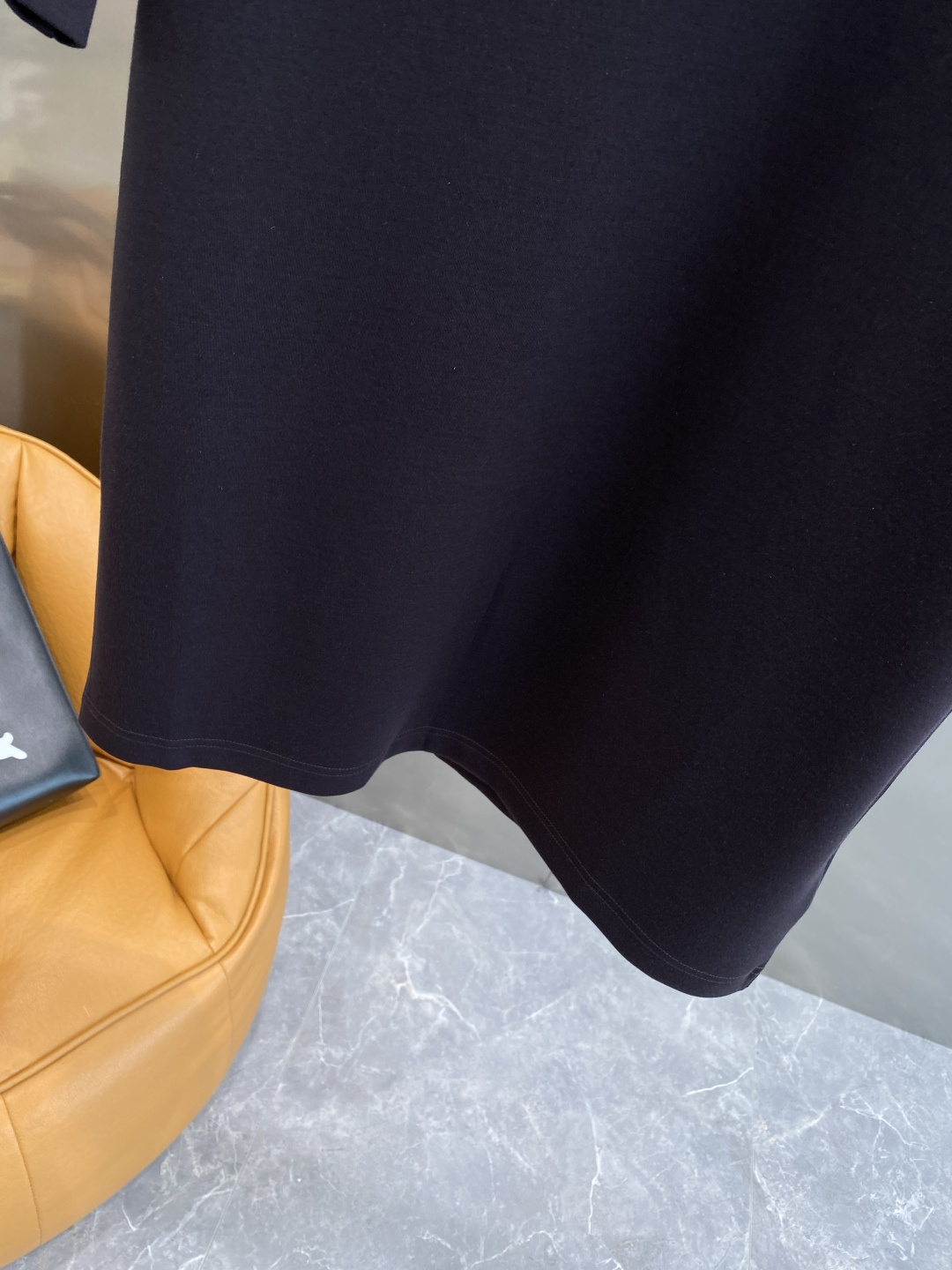 《𝙉𝙚𝙬🤍🖤DG家》
2025新款首发专柜最新款短袖圆领T恤 高端订制 设计前卫时尚！品牌logo重工艺