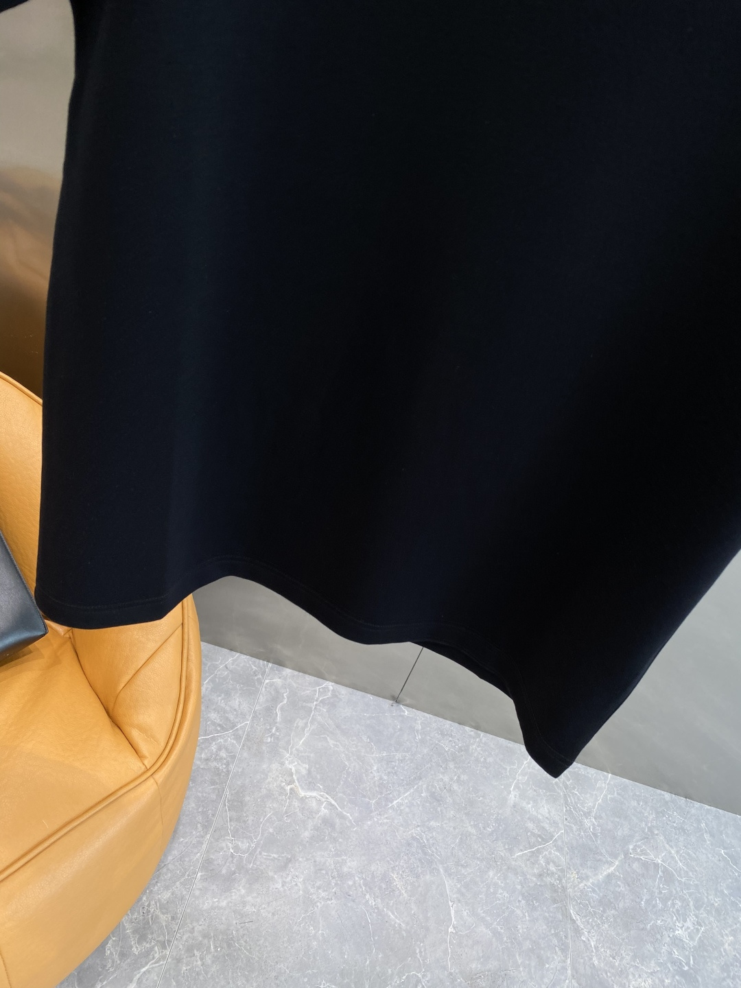 《𝙉𝙚𝙬🤍🖤DG家》
2025新款首发专柜最新款短袖圆领T恤 高端订制 设计前卫时尚！品牌logo重工艺