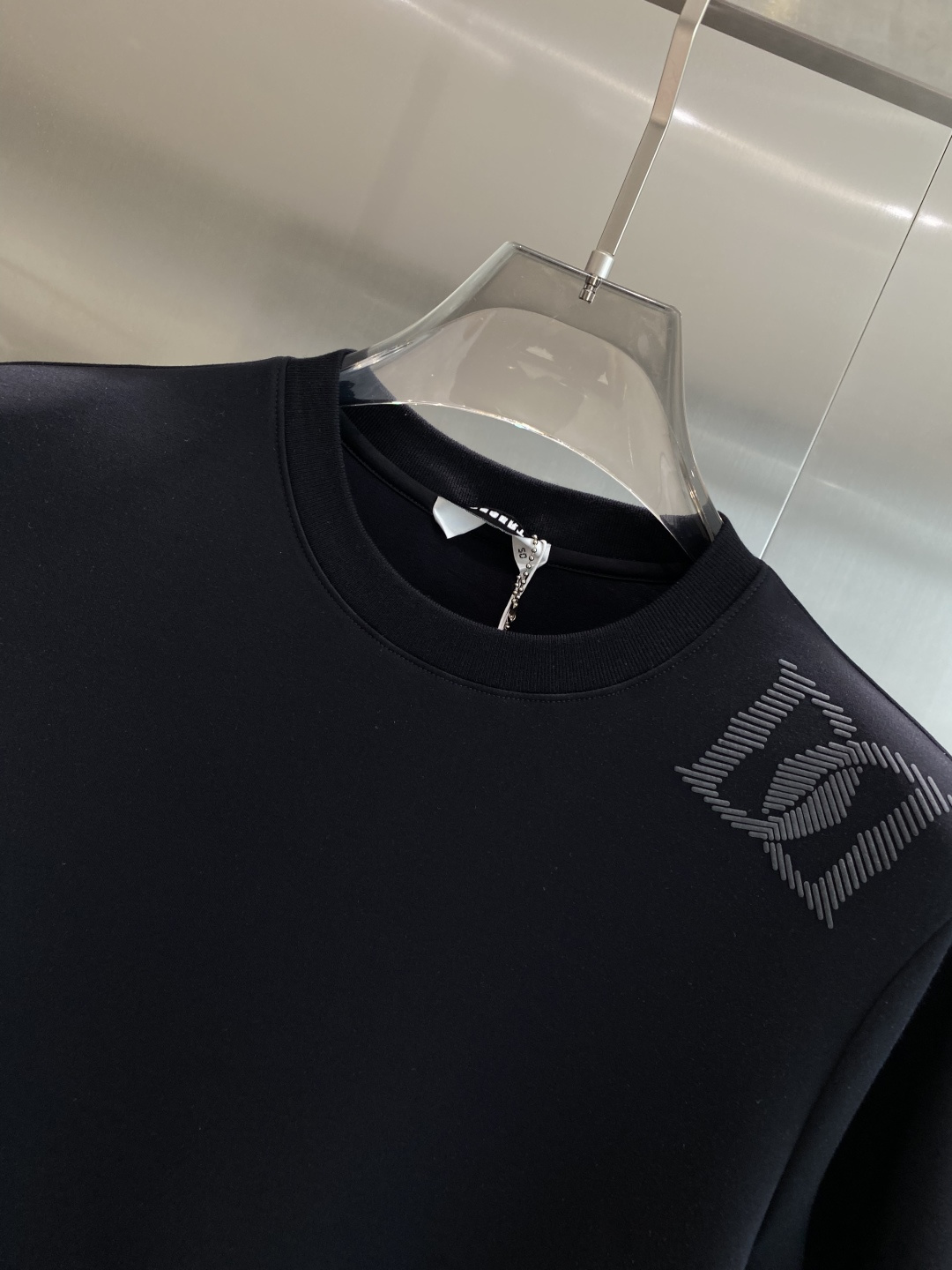 《𝙉𝙚𝙬🤍🖤DG家》
2025新款首发专柜最新款短袖圆领T恤 高端订制 设计前卫时尚！品牌logo重工艺