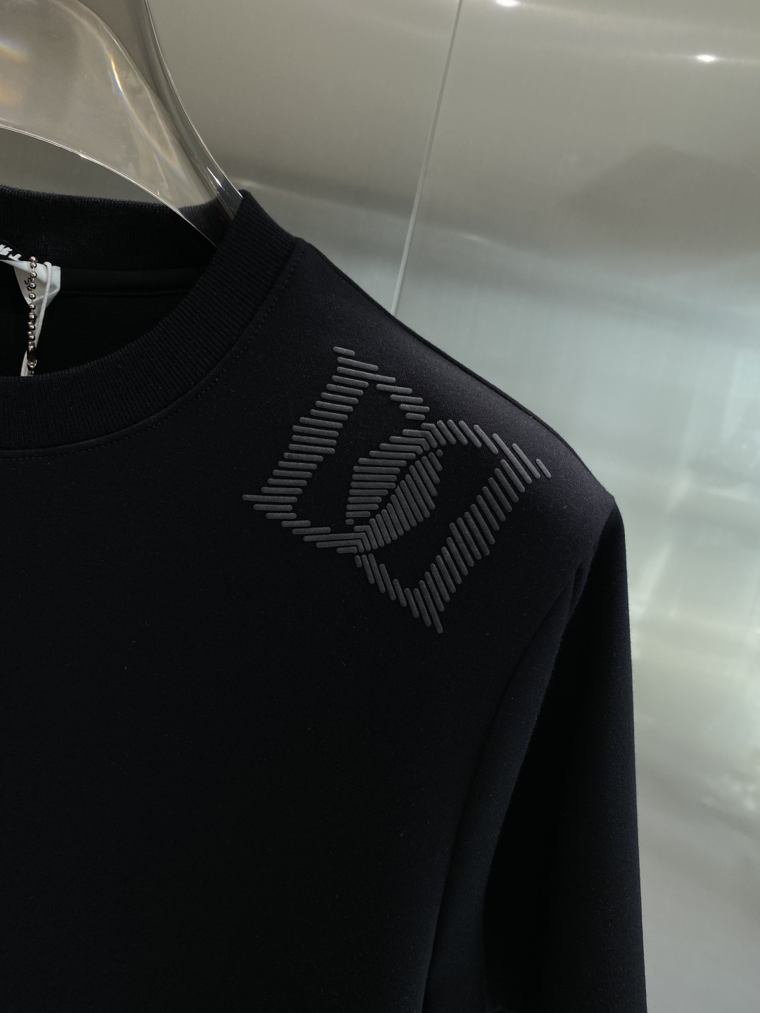 《𝙉𝙚𝙬🤍🖤DG家》
2025新款首发专柜最新款短袖圆领T恤 高端订制 设计前卫时尚！品牌logo重工艺