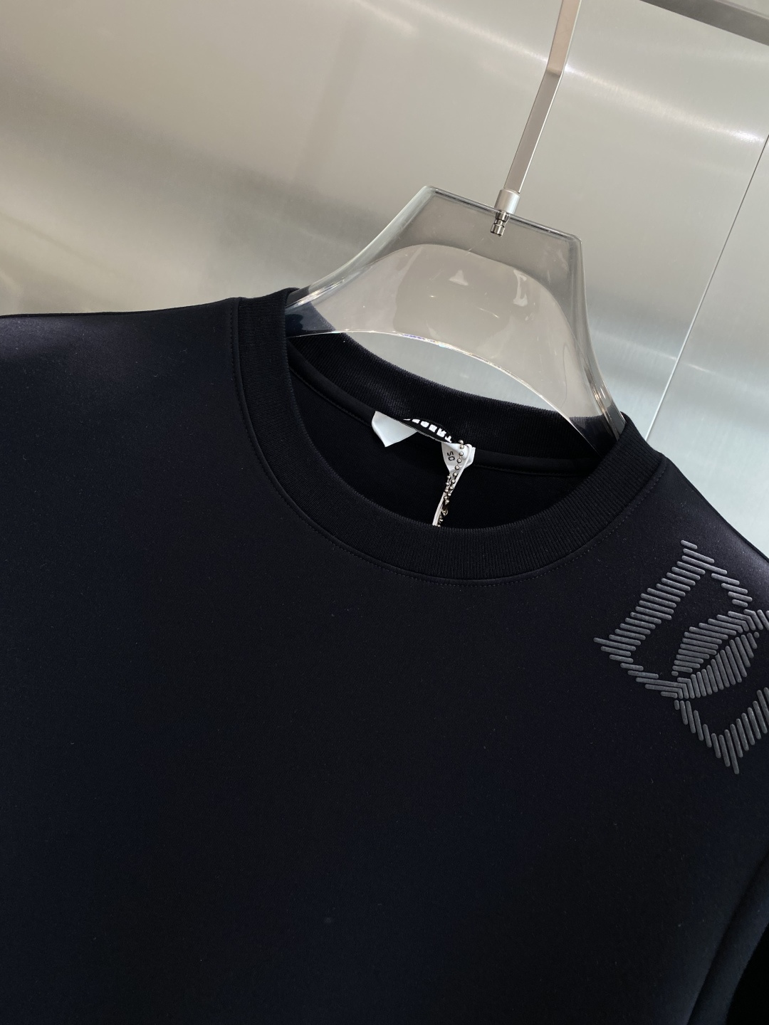 《𝙉𝙚𝙬🤍🖤DG家》
2025新款首发专柜最新款短袖圆领T恤 高端订制 设计前卫时尚！品牌logo重工艺