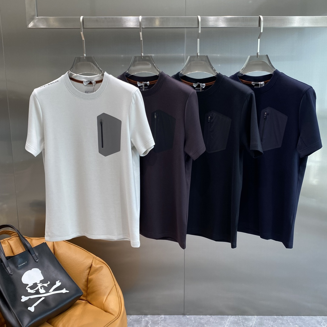 NO:514725,'Bird Family' 2025 new first-time counter latest short-sleeved round-neck T-shirt, high-end customization, avant-garde and fashionable design!  Brand logo heavy craft design, high-end customized mercerated long cotton fabric, soft feel, comfortable to wear, exquisite counter-level car line, fine workmanship, invincible and handsome upper body effect!  A must-have item for handsome men!  Code number M-3XL The next day, jil sander, T-shirt,tees, t-shirt,alexander wang19860909《鸟家》 2025新款首发专柜最新款短袖圆领T恤 高端订制 设计前卫时尚！品牌logo重工艺设计 高端定制丝光长绒棉面料.手感柔软.穿着舒适.专柜级别精致车线.做工精细.上身效果无敌帅气！型男必备单品！ 码数M-3XL 隔天,,jil sander,T-shirt,tees，t-shirt,alexander wang,Men's clothing