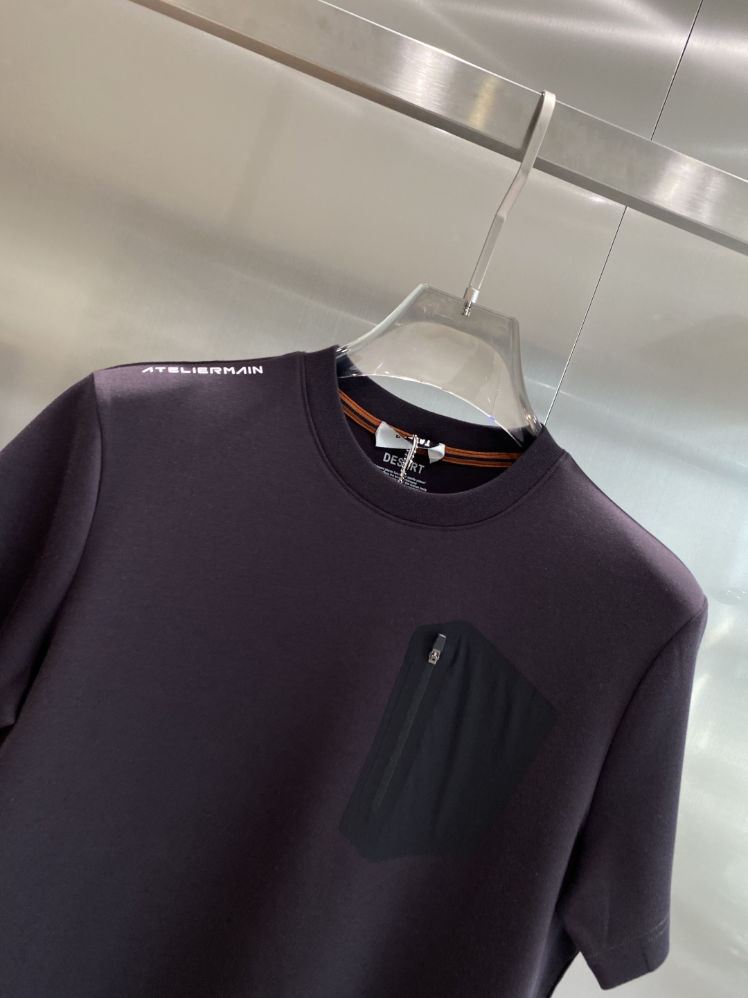 《𝙉𝙚𝙬🤍🖤鸟家》
2025新款首发专柜最新款短袖圆领T恤 高端订制 设计前卫时尚！品牌logo重工艺设