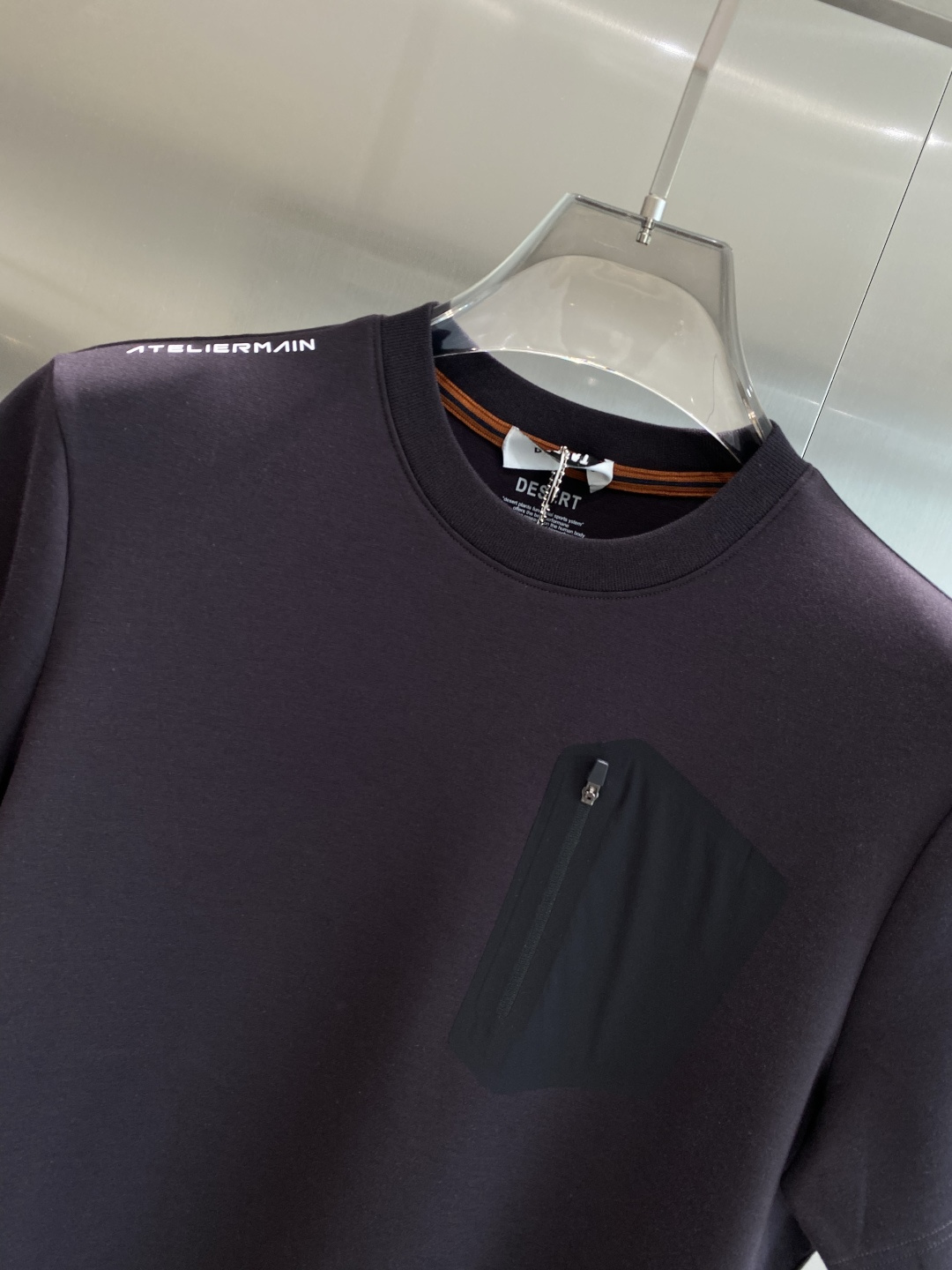 《𝙉𝙚𝙬🤍🖤鸟家》
2025新款首发专柜最新款短袖圆领T恤 高端订制 设计前卫时尚！品牌logo重工艺设