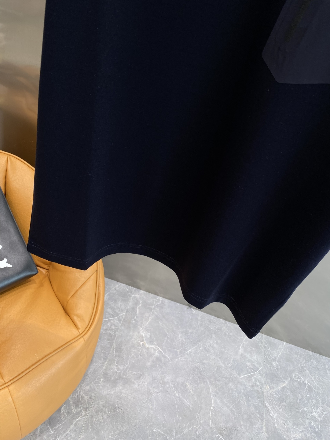 《𝙉𝙚𝙬🤍🖤鸟家》
2025新款首发专柜最新款短袖圆领T恤 高端订制 设计前卫时尚！品牌logo重工艺设