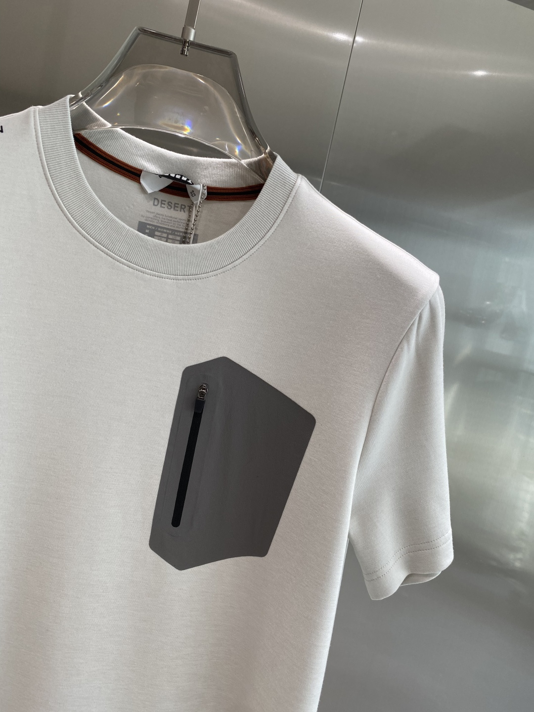 《𝙉𝙚𝙬🤍🖤鸟家》
2025新款首发专柜最新款短袖圆领T恤 高端订制 设计前卫时尚！品牌logo重工艺设