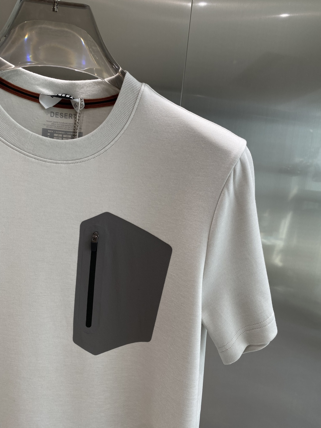 《𝙉𝙚𝙬🤍🖤鸟家》
2025新款首发专柜最新款短袖圆领T恤 高端订制 设计前卫时尚！品牌logo重工艺设