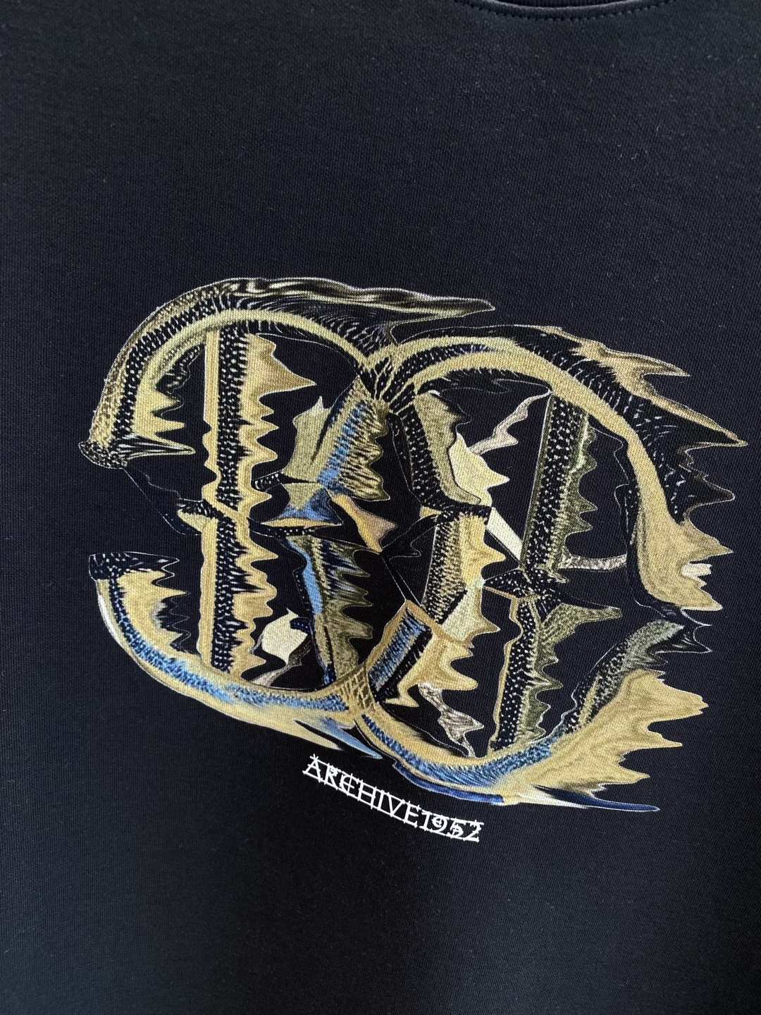 《𝙉𝙚𝙬🤍🖤卡瓦家》
2025新款首发专柜最新款短袖圆领T恤 高端订制 设计前卫时尚！品牌logo重工艺