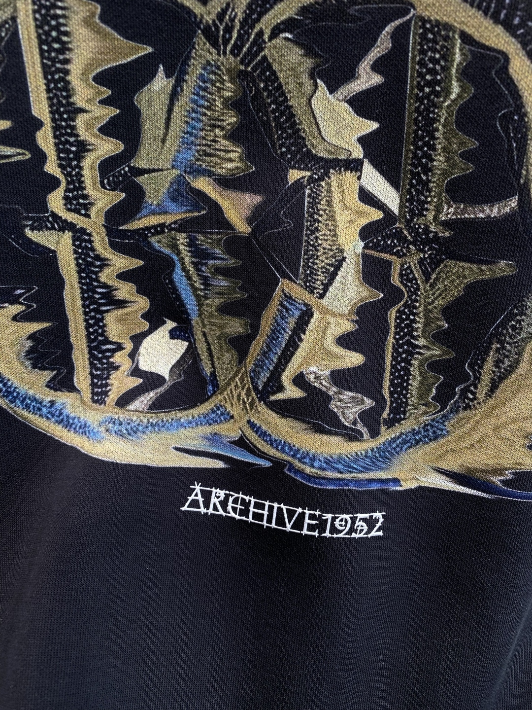 《𝙉𝙚𝙬🤍🖤卡瓦家》
2025新款首发专柜最新款短袖圆领T恤 高端订制 设计前卫时尚！品牌logo重工艺