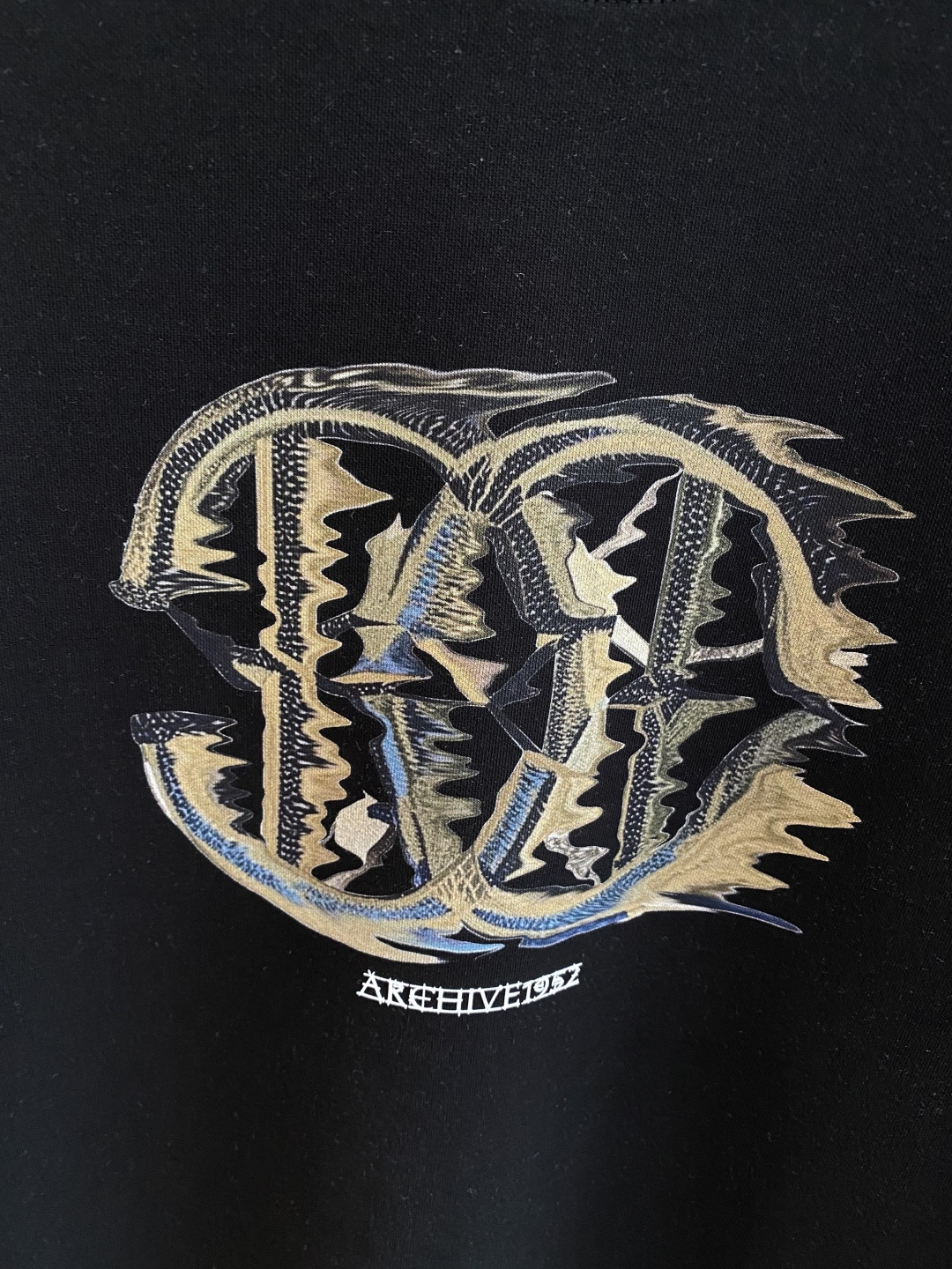 《𝙉𝙚𝙬🤍🖤卡瓦家》
2025新款首发专柜最新款短袖圆领T恤 高端订制 设计前卫时尚！品牌logo重工艺