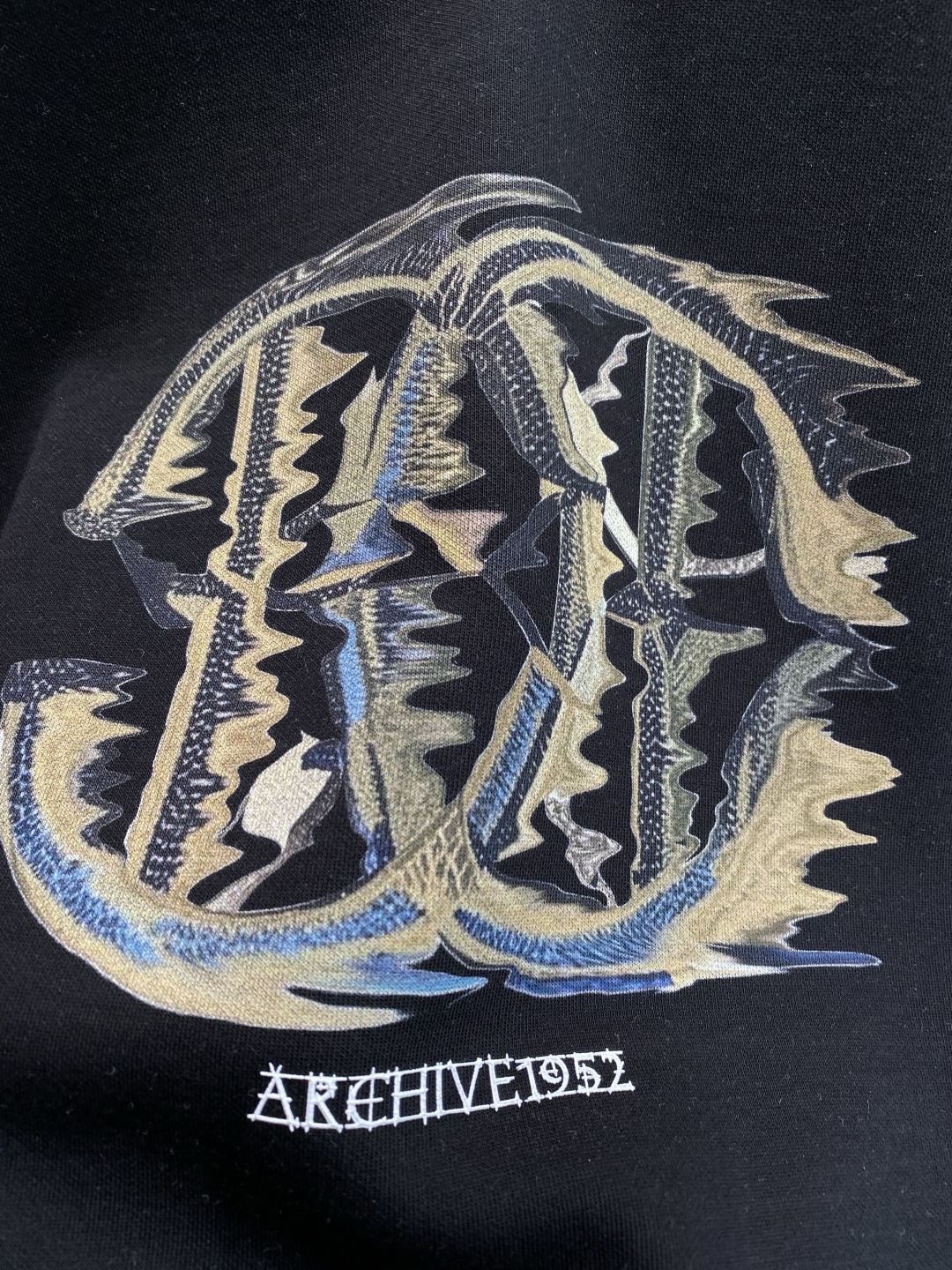 《𝙉𝙚𝙬🤍🖤卡瓦家》
2025新款首发专柜最新款短袖圆领T恤 高端订制 设计前卫时尚！品牌logo重工艺