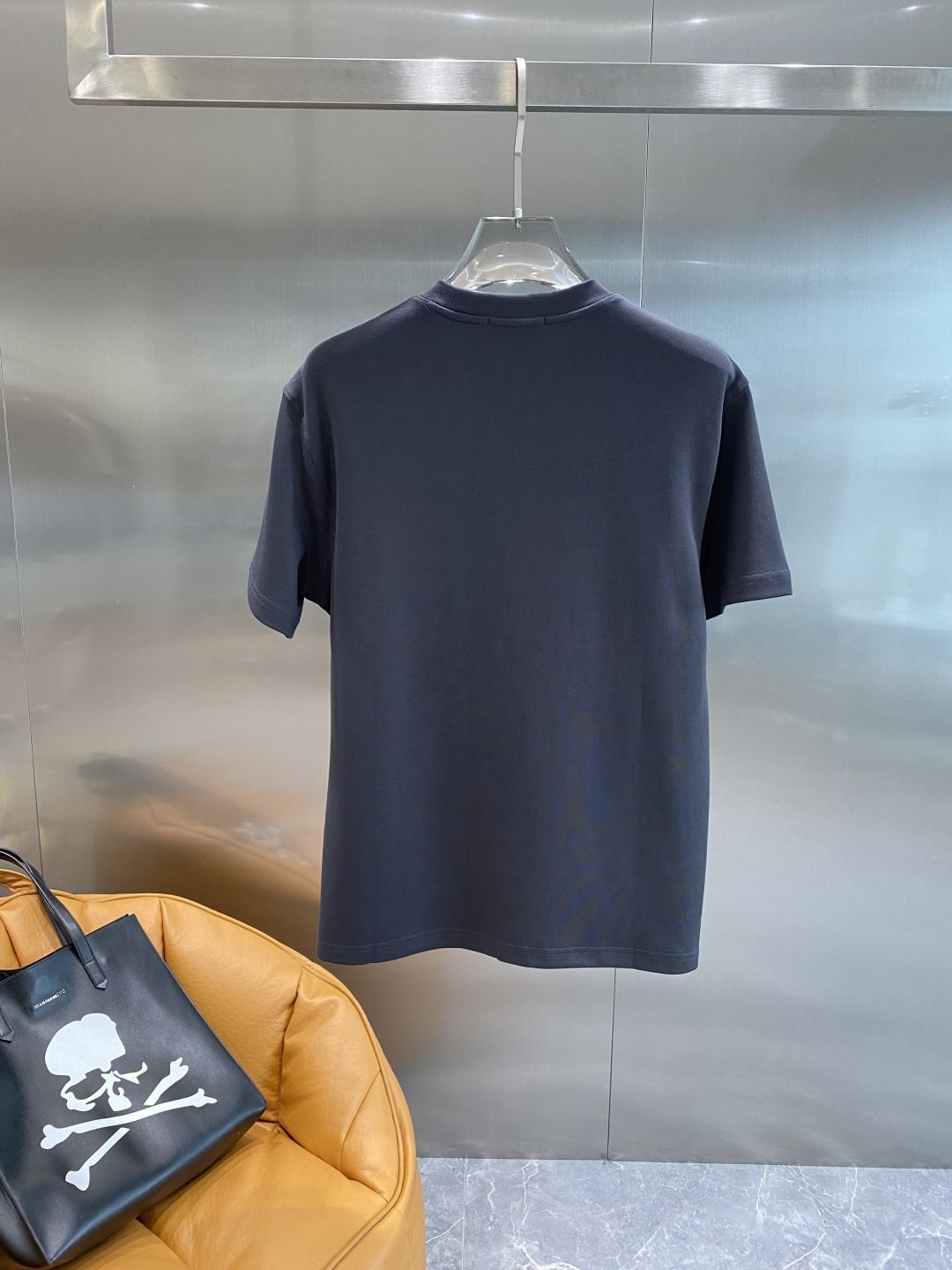 《𝙉𝙚𝙬🖤🤍迪家》25SS新款首发专柜最新款圆领短袖 高端订制 设计前卫时尚！品牌logo重工艺设计 高