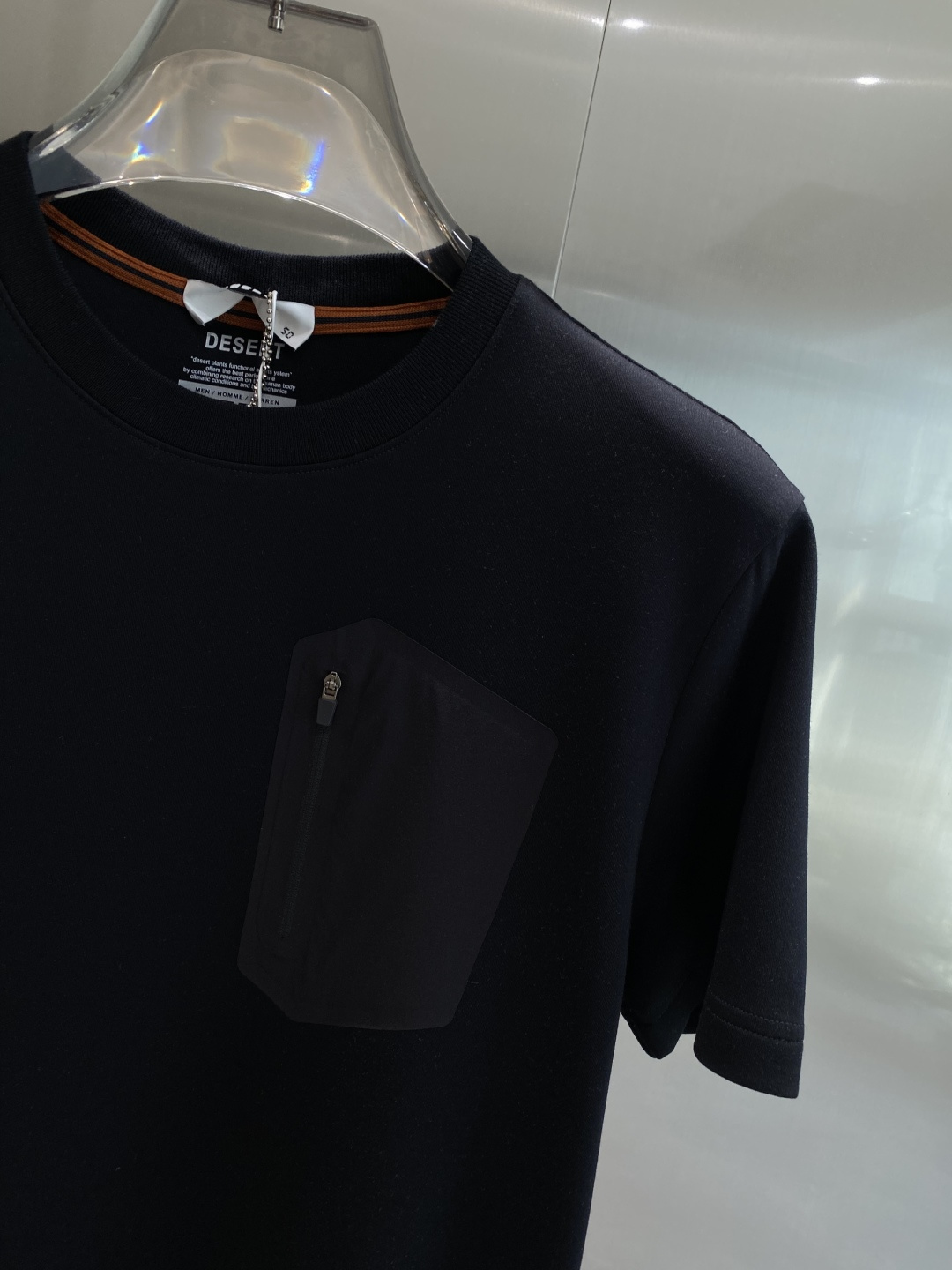 《𝙉𝙚𝙬🤍🖤鸟家》
2025新款首发专柜最新款短袖圆领T恤 高端订制 设计前卫时尚！品牌logo重工艺设