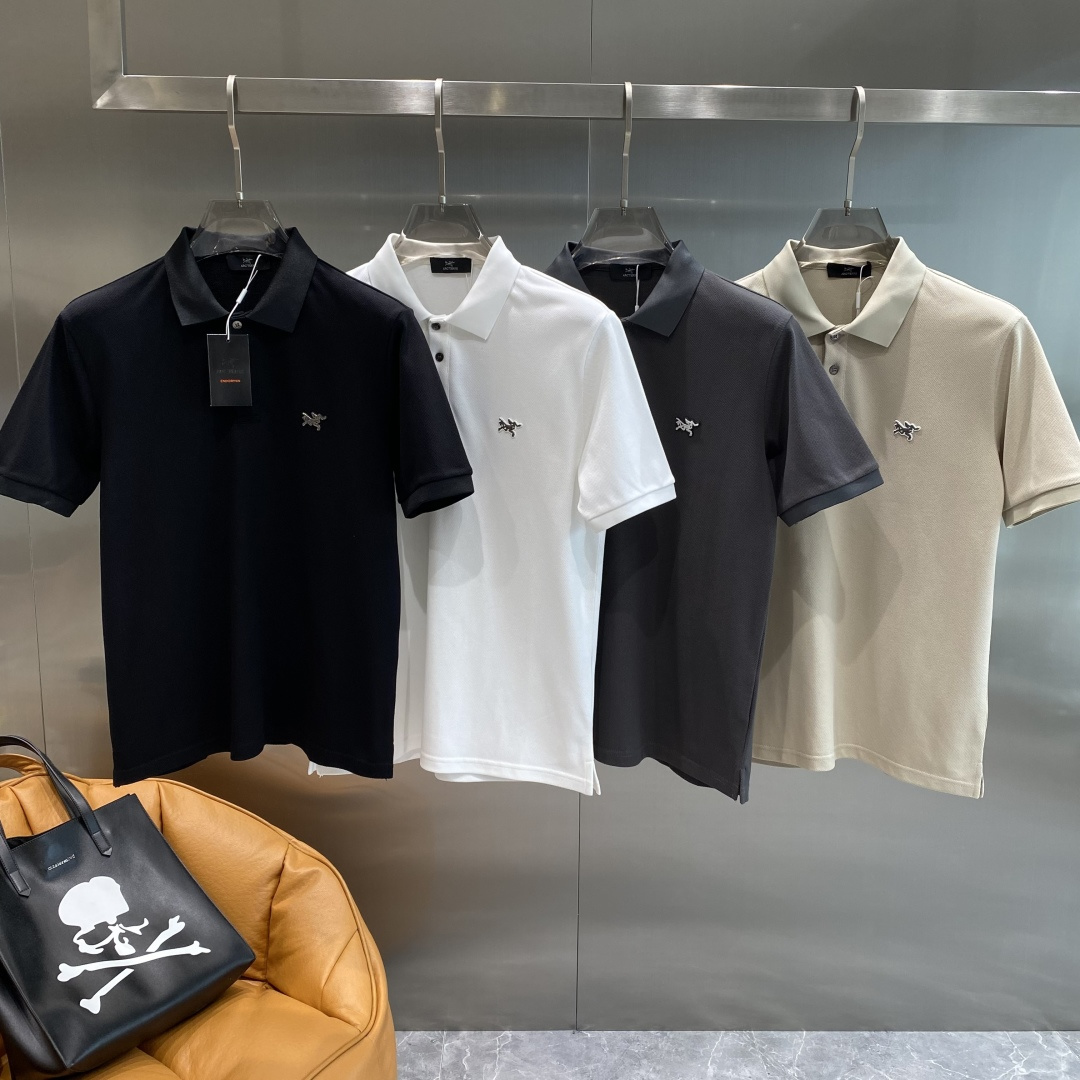 NO:514731,'Bird Home' 2025 Men's Business and Casual Solid Color Lapel Short Sleeve POLO Shirt #Customer supplies imported bead floor cotton fabrics, selected high-quality long-length cotton raw materials, the fabric attributes are all excellent, the mesh structure is delicate and natural, after washing, the texture becomes more affinity, the comfort and breathability are perfect, the touch experience is self-evident, POLO Shirt Size M-3XL the next day,, jil sander, T-shirt, alexander wang19860909《鸟家》 2025男士商务休闲纯色翻领短袖POLO衫#客供进口珠地棉面料,甄选上等长绒棉花原料,面料属性皆为上乘,网眼结构细腻自然,经过水洗后,肌理变得更具亲和力,舒适性与透气性完美兼备,触感体验不言而喻,POLO衫 尺码M-3XL隔天,,jil sander,T-shirt,alexander wang,Men's clothing