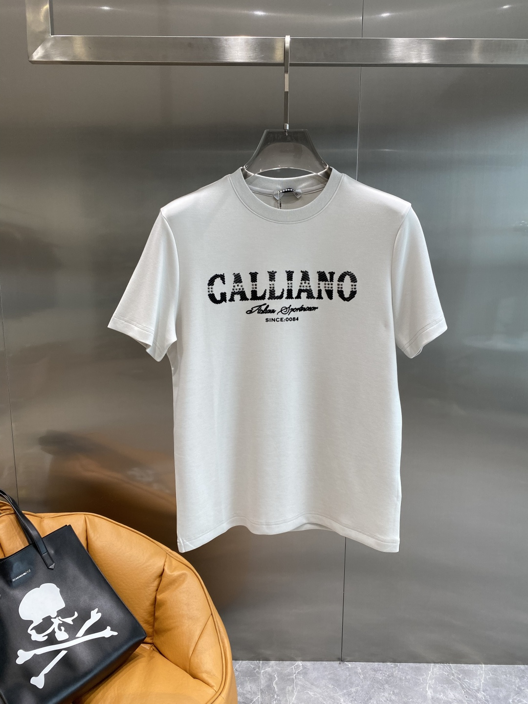 《𝙉𝙚𝙬🖤🤍CALL家》25SS春夏新款首发专柜最新款圆领短袖 高端订制 设计前卫时尚！品牌logo重工