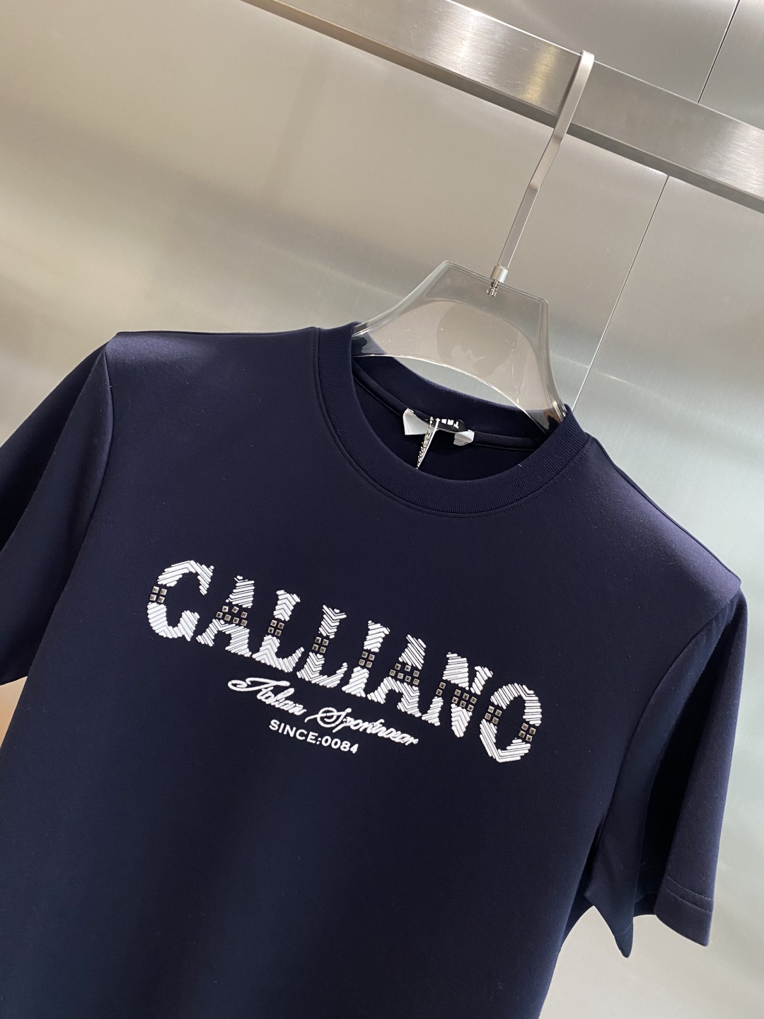《𝙉𝙚𝙬🖤🤍CALL家》25SS春夏新款首发专柜最新款圆领短袖 高端订制 设计前卫时尚！品牌logo重工