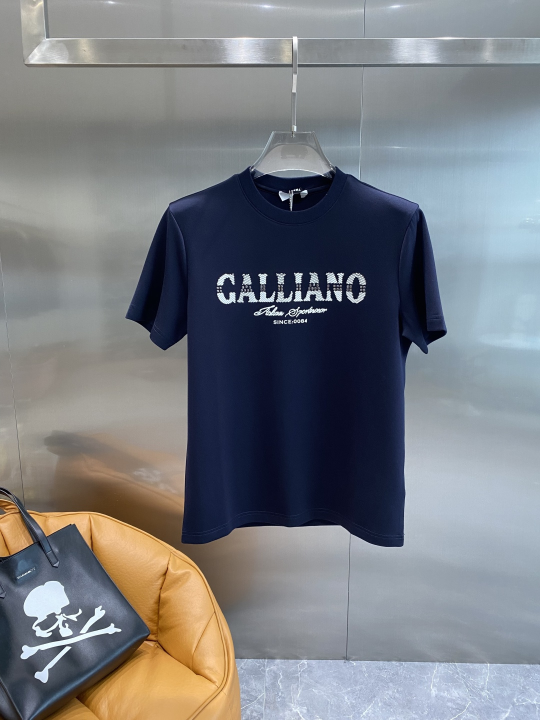 《𝙉𝙚𝙬🖤🤍CALL家》25SS春夏新款首发专柜最新款圆领短袖 高端订制 设计前卫时尚！品牌logo重工