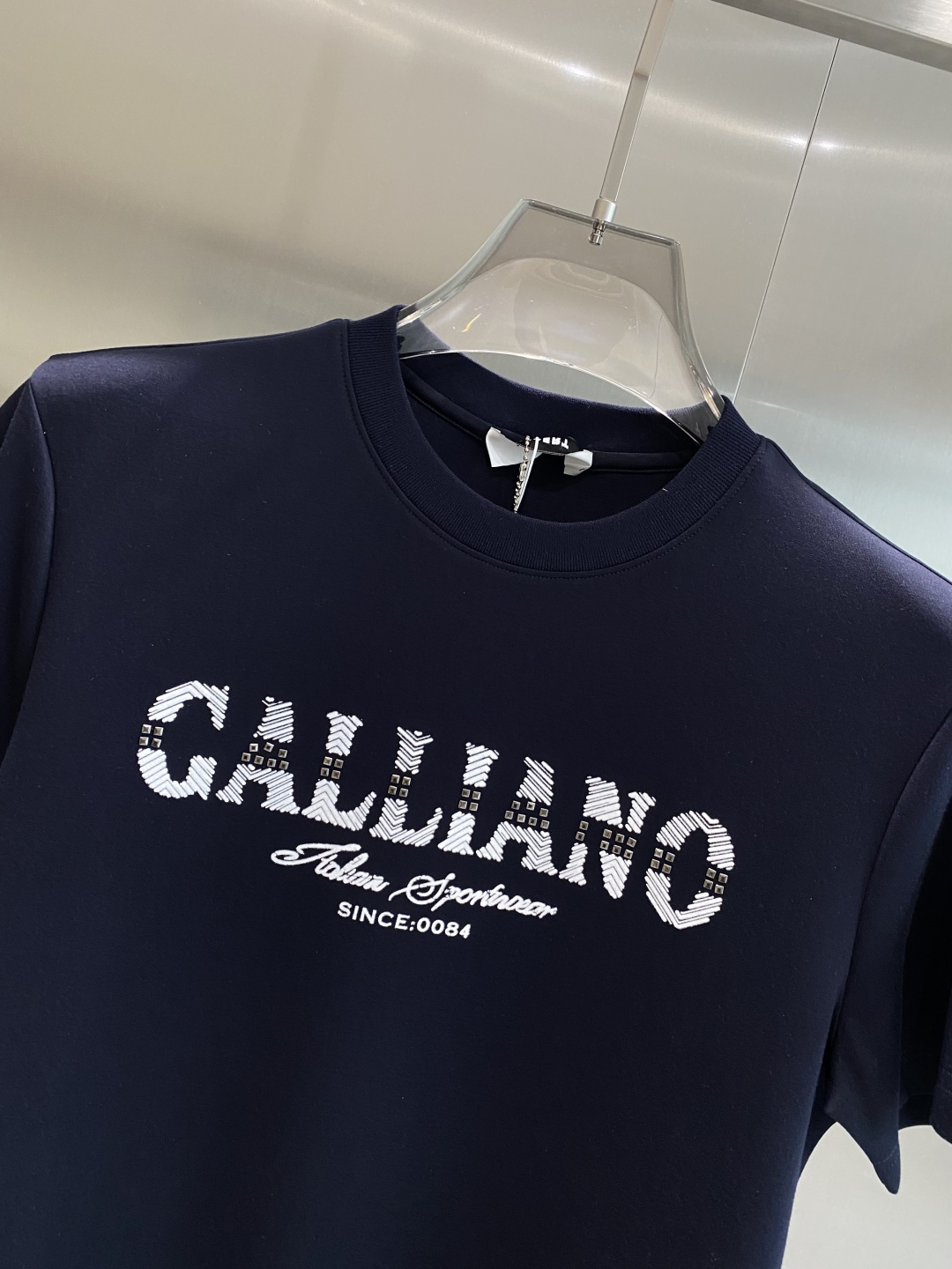 《𝙉𝙚𝙬🖤🤍CALL家》25SS春夏新款首发专柜最新款圆领短袖 高端订制 设计前卫时尚！品牌logo重工
