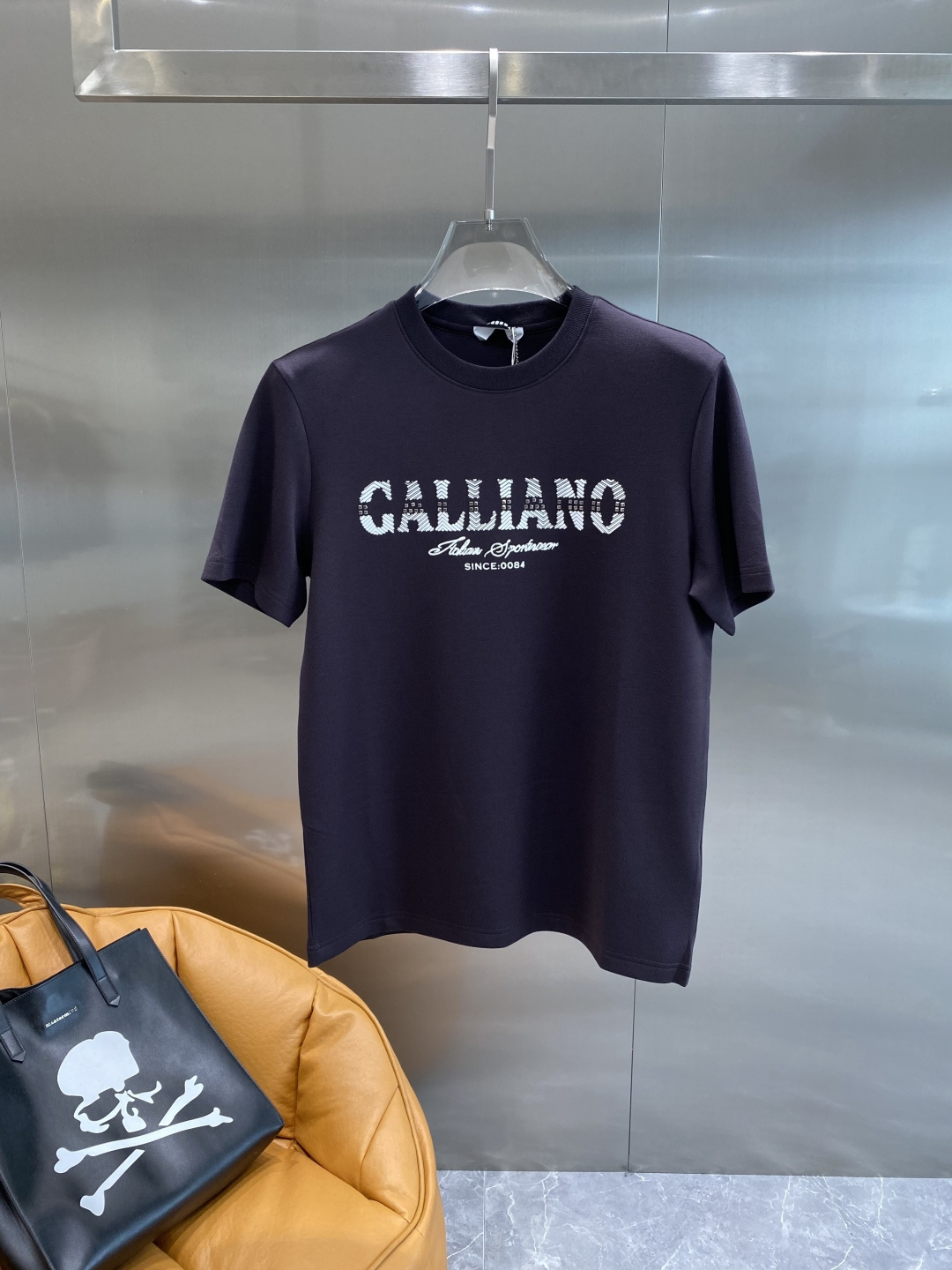 《𝙉𝙚𝙬🖤🤍CALL家》25SS春夏新款首发专柜最新款圆领短袖 高端订制 设计前卫时尚！品牌logo重工