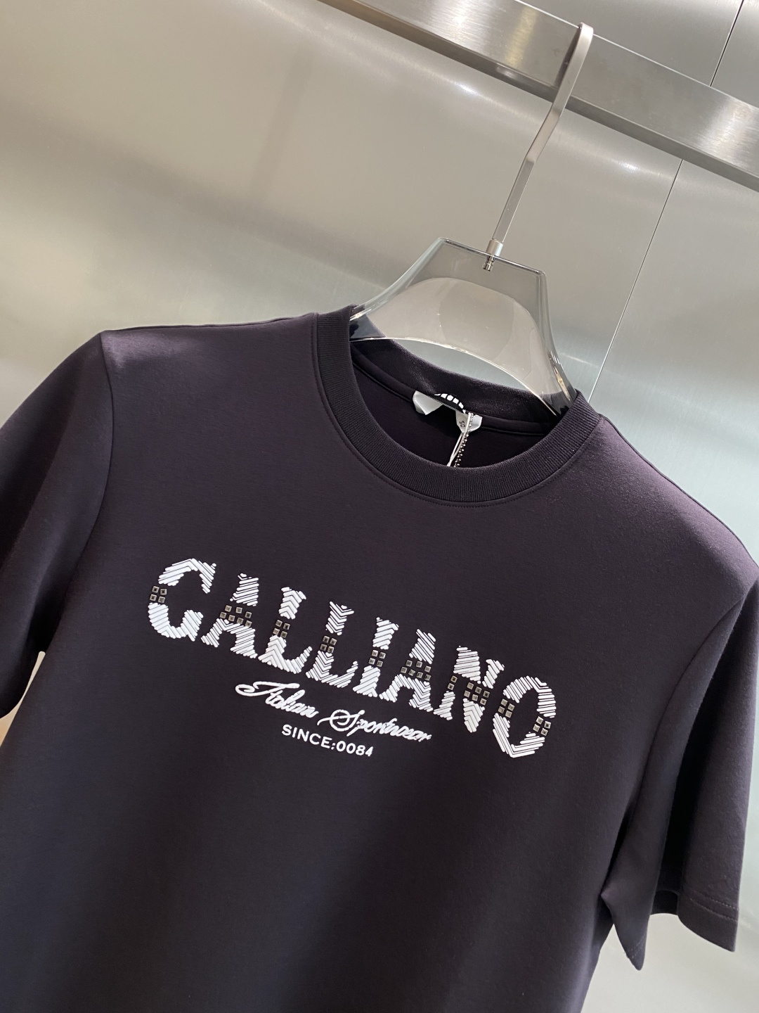 《𝙉𝙚𝙬🖤🤍CALL家》25SS春夏新款首发专柜最新款圆领短袖 高端订制 设计前卫时尚！品牌logo重工