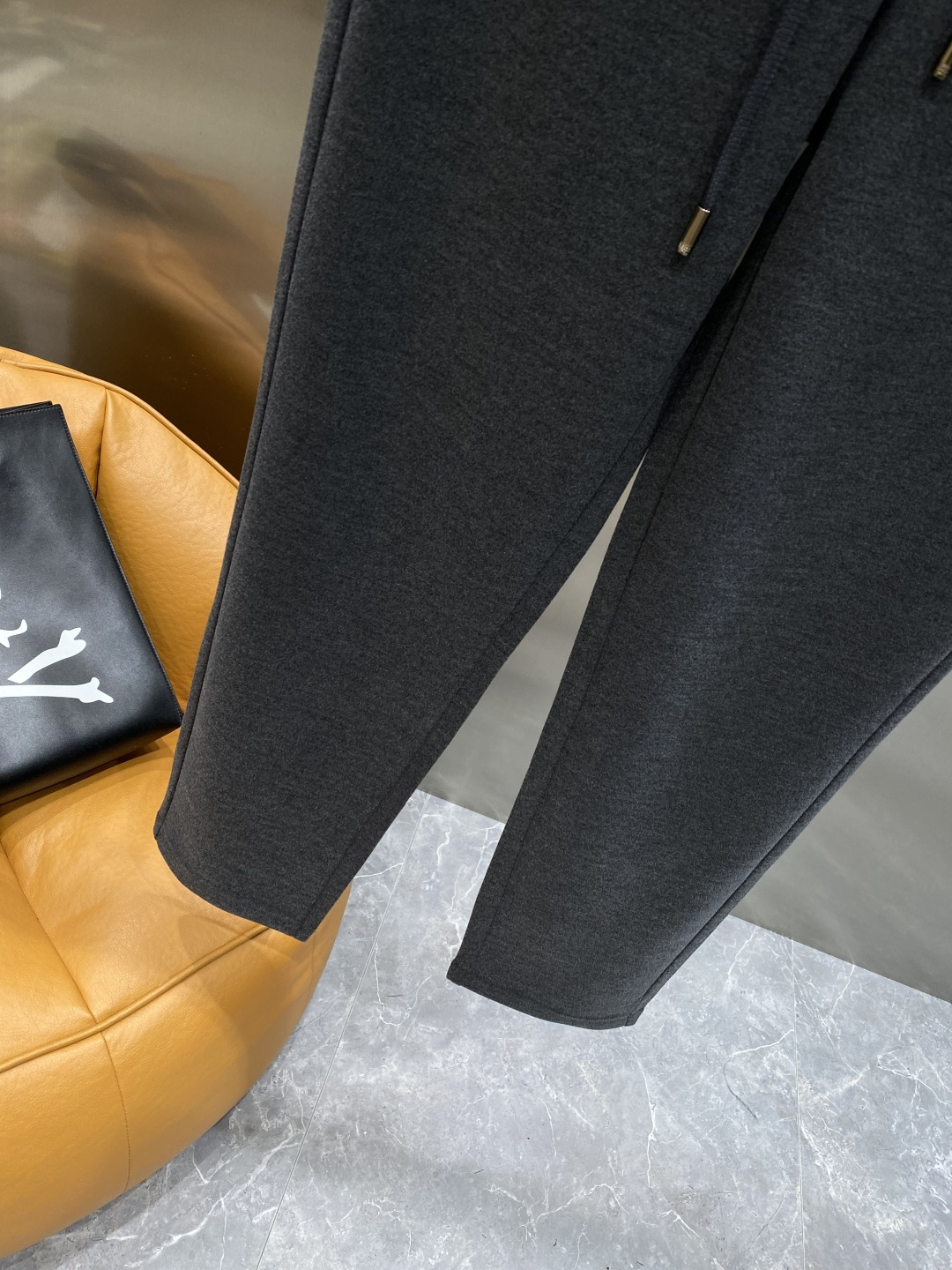 《𝙉𝙚𝙬🖤🤍lP🆕家》2025秋季卫裤，经典百搭 松紧腰小脚休闲运动裤！经典实穿的款式 前后标志织带点缀