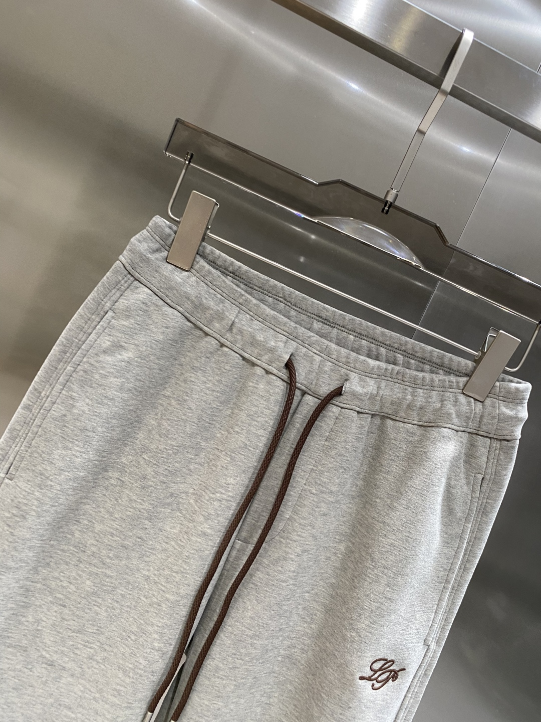 《𝙉𝙚𝙬🖤🤍lP🆕家》2025专柜新品大爆款高端休闲裤松紧裤！奢华品牌logo重工艺点缀 随意进出专柜，