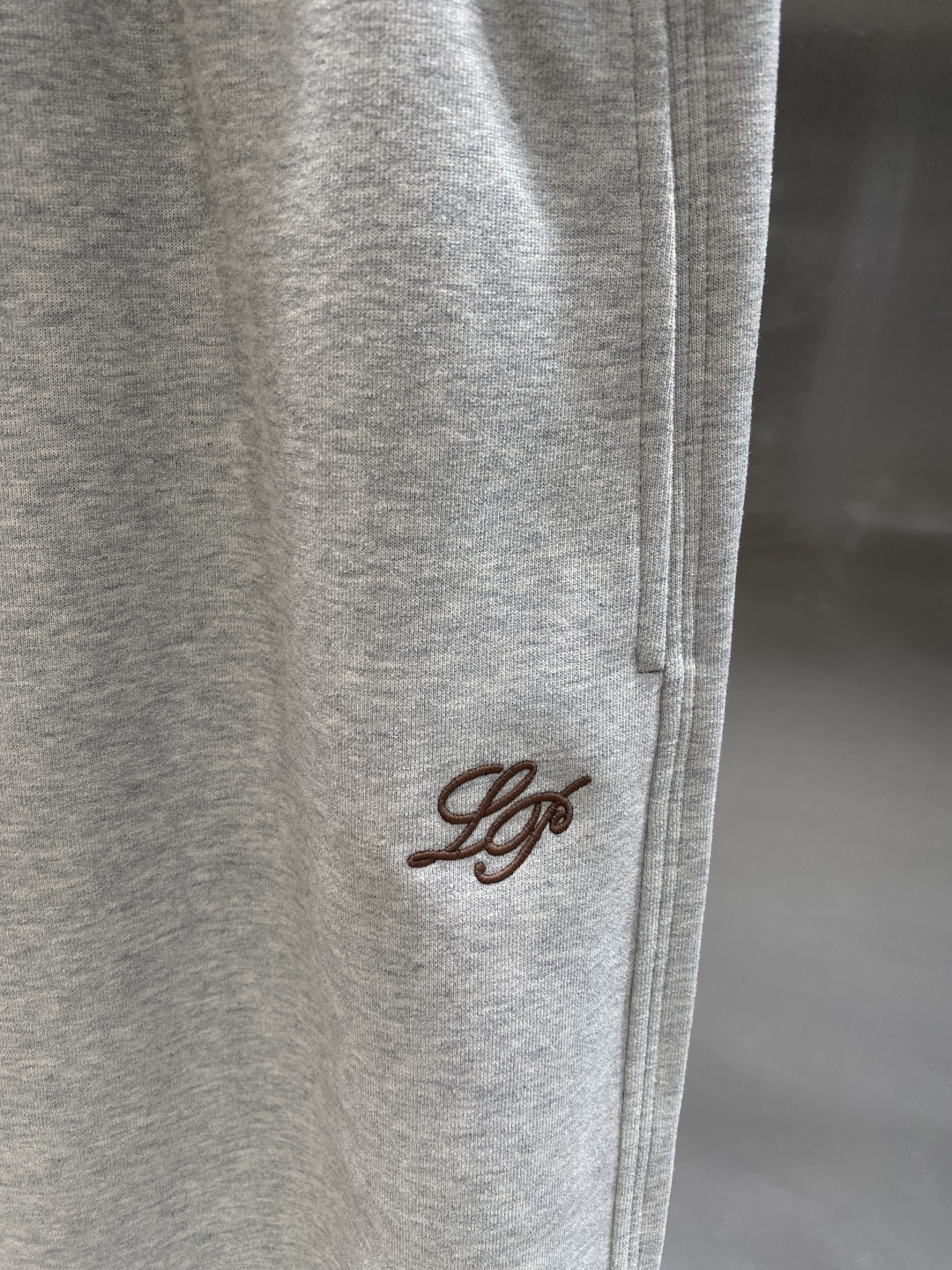 《𝙉𝙚𝙬🖤🤍lP🆕家》2025专柜新品大爆款高端休闲裤松紧裤！奢华品牌logo重工艺点缀 随意进出专柜，