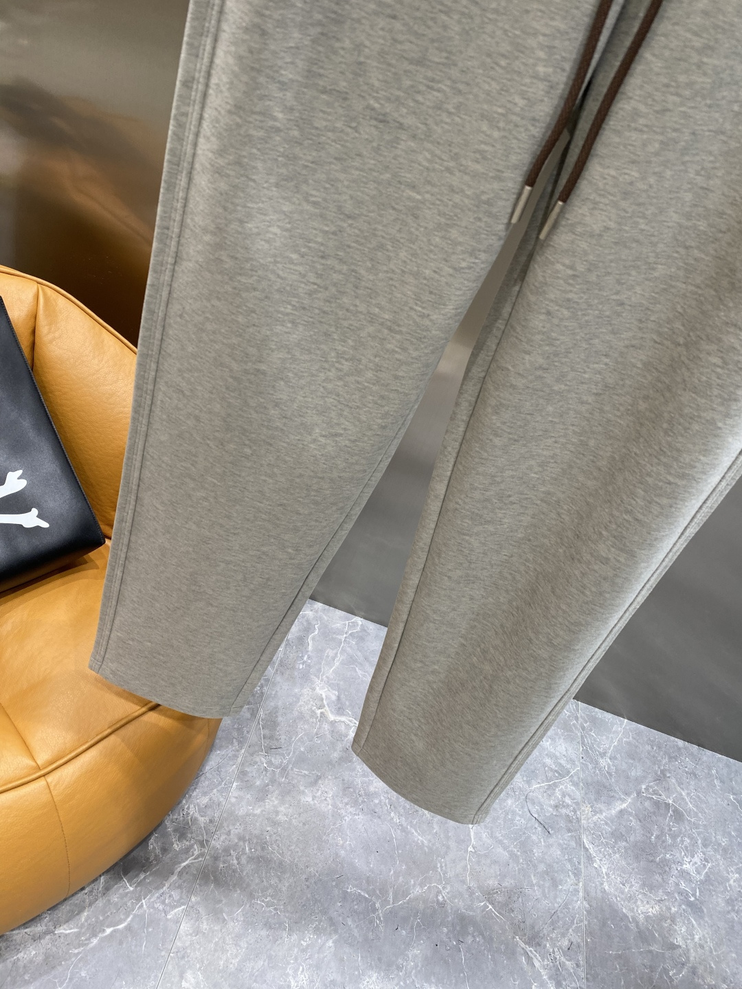 《𝙉𝙚𝙬🖤🤍lP🆕家》2025专柜新品大爆款高端休闲裤松紧裤！奢华品牌logo重工艺点缀 随意进出专柜，