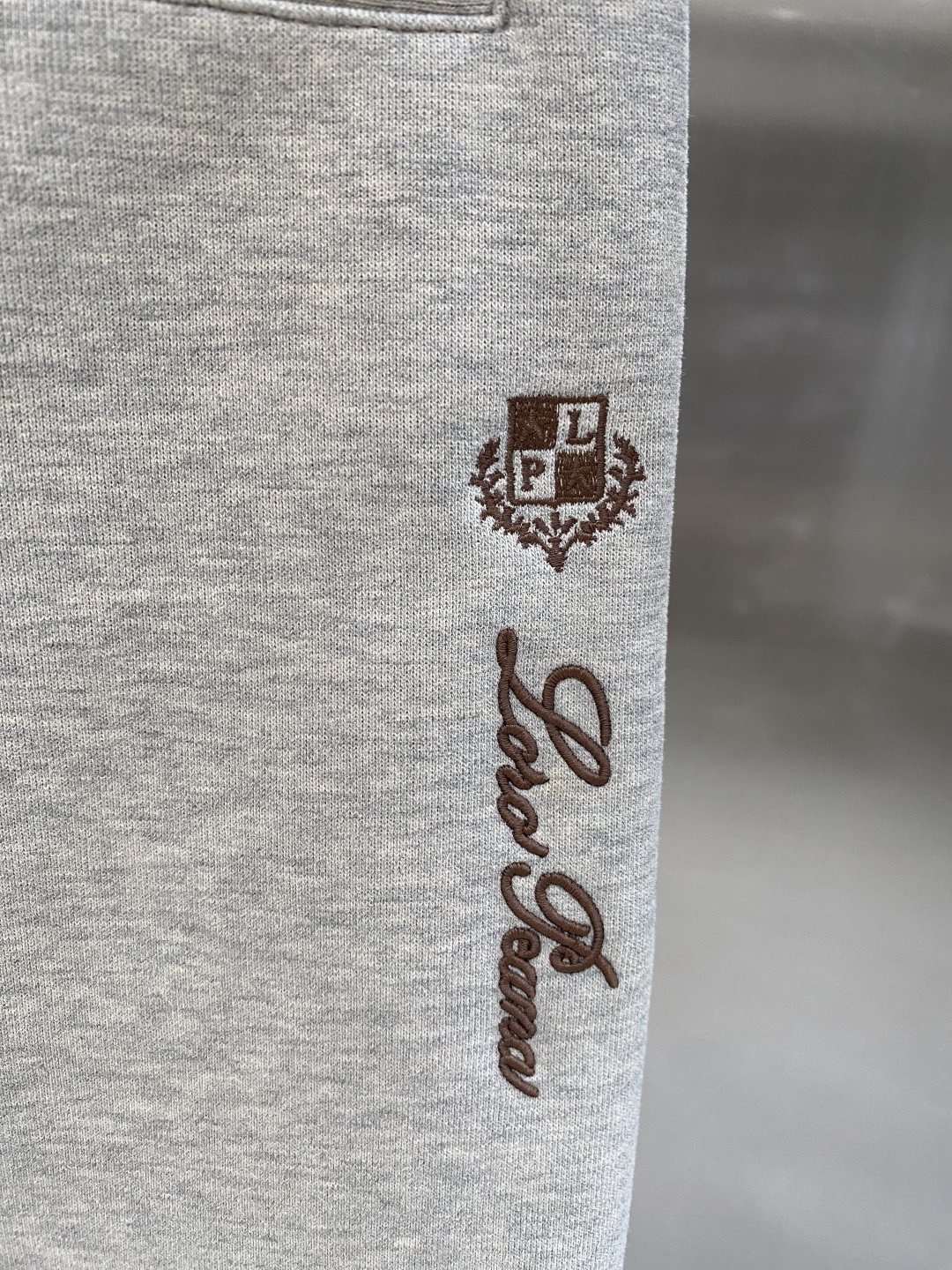 《𝙉𝙚𝙬🖤🤍lP🆕家》2025专柜新品大爆款高端休闲裤松紧裤！奢华品牌logo重工艺点缀 随意进出专柜，