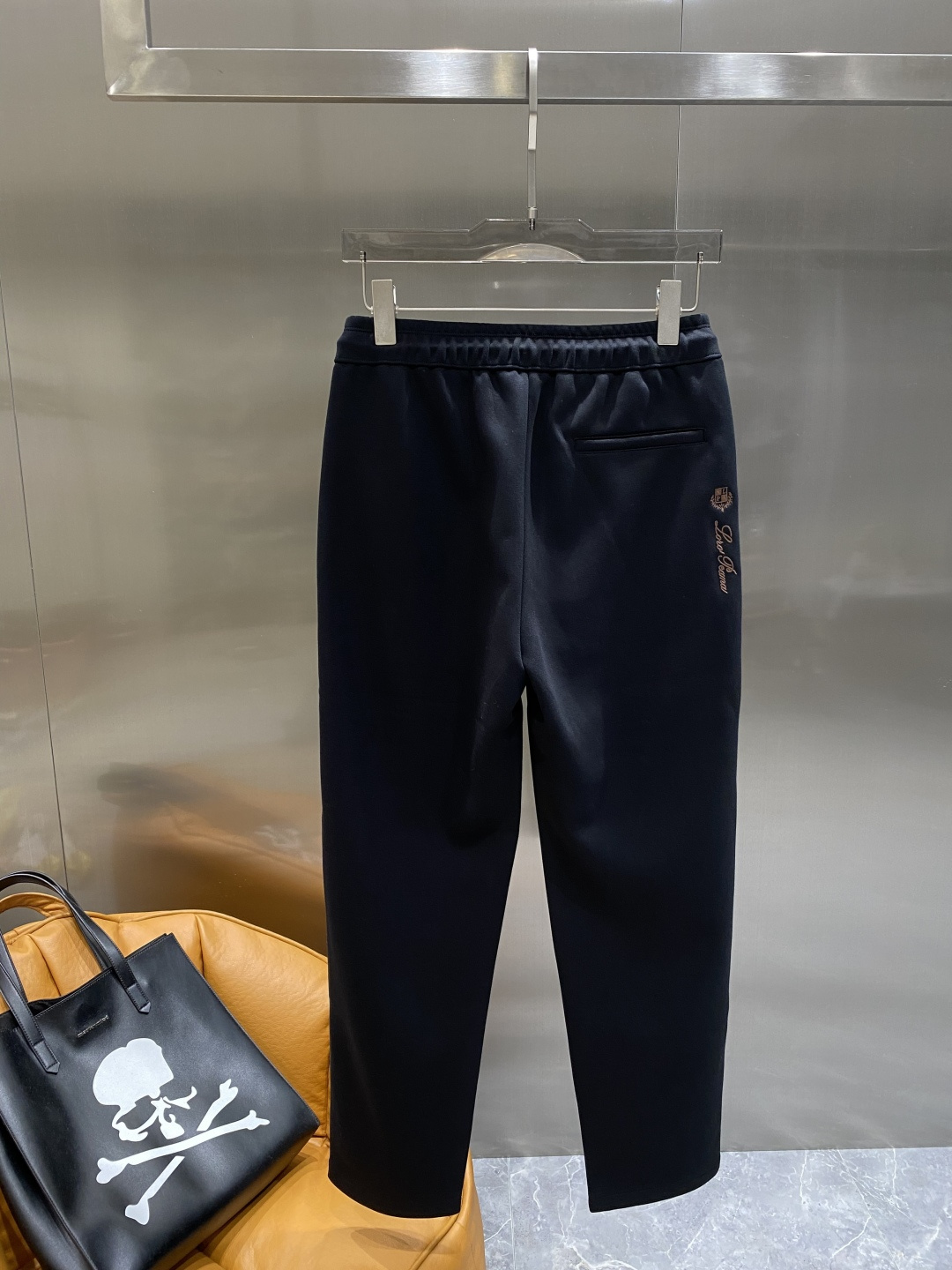 《𝙉𝙚𝙬🖤🤍lP🆕家》2025专柜新品大爆款高端休闲裤松紧裤！奢华品牌logo重工艺点缀 随意进出专柜，