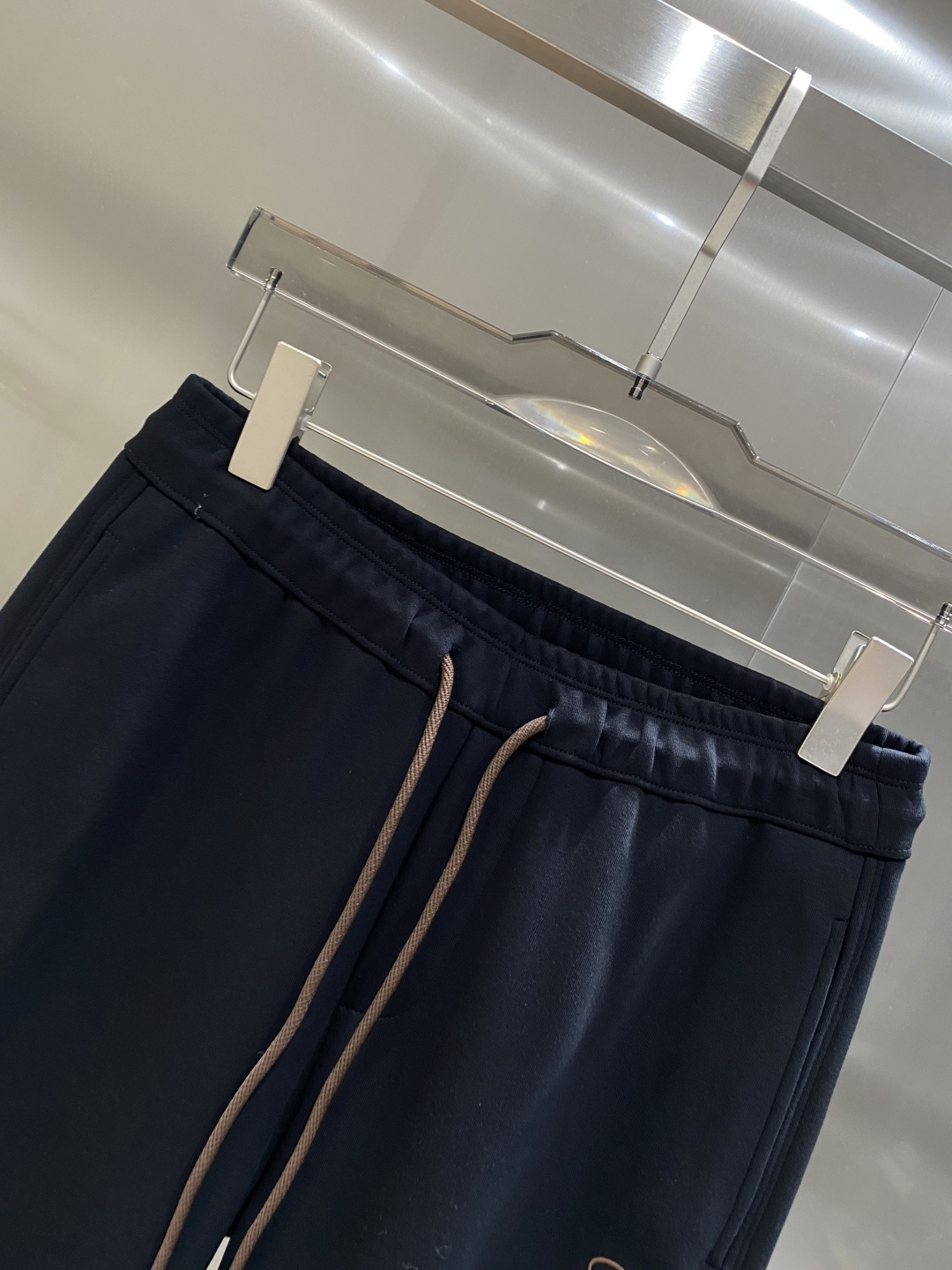 《𝙉𝙚𝙬🖤🤍lP🆕家》2025专柜新品大爆款高端休闲裤松紧裤！奢华品牌logo重工艺点缀 随意进出专柜，