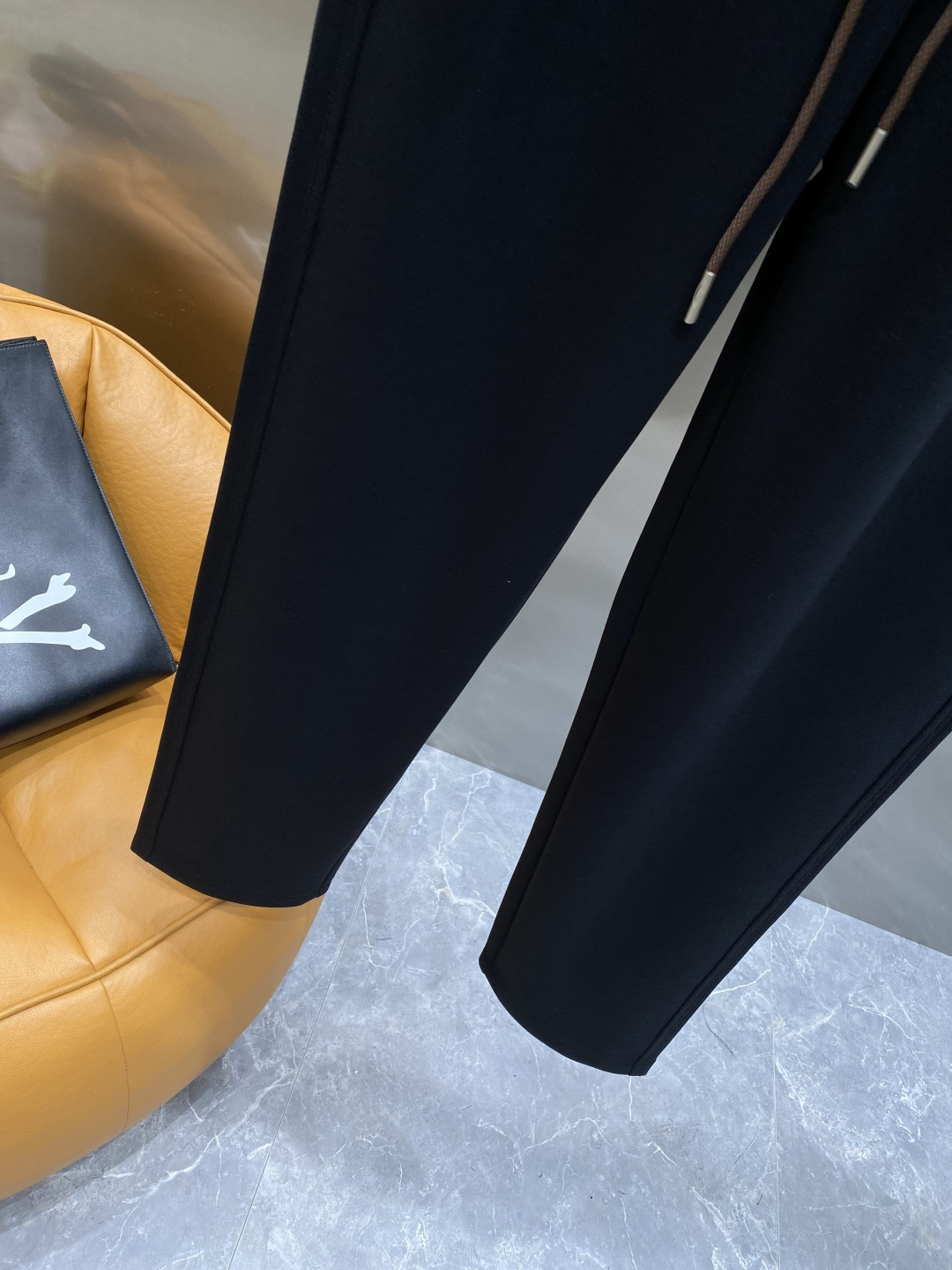 《𝙉𝙚𝙬🖤🤍lP🆕家》2025专柜新品大爆款高端休闲裤松紧裤！奢华品牌logo重工艺点缀 随意进出专柜，