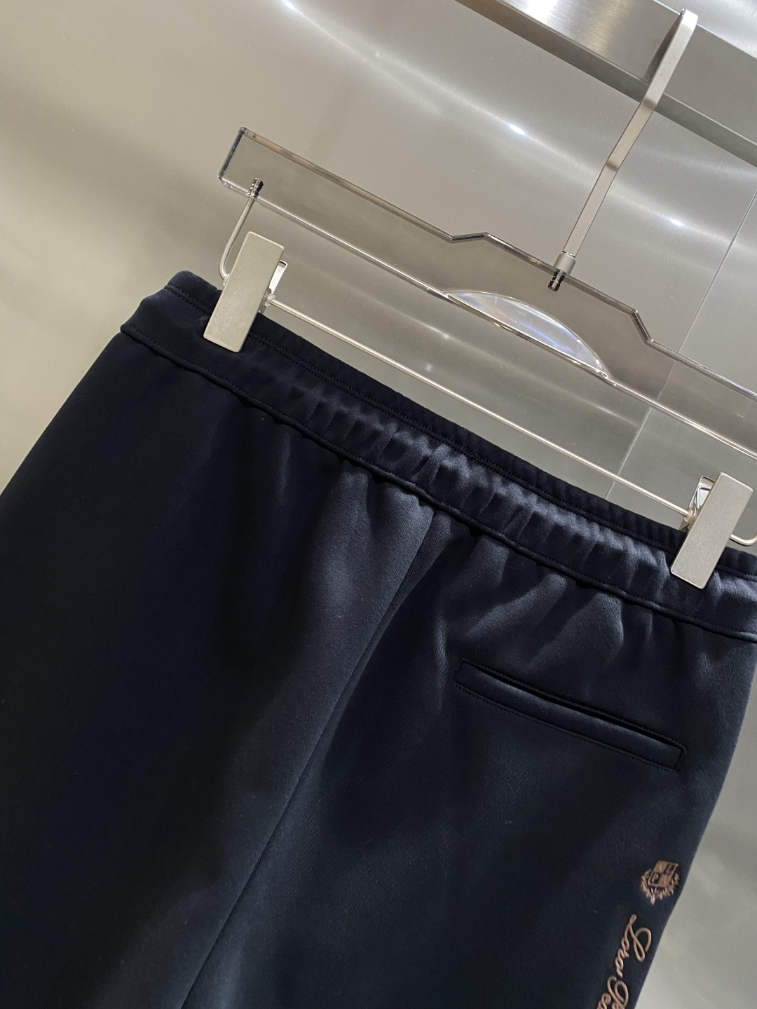 《𝙉𝙚𝙬🖤🤍lP🆕家》2025专柜新品大爆款高端休闲裤松紧裤！奢华品牌logo重工艺点缀 随意进出专柜，