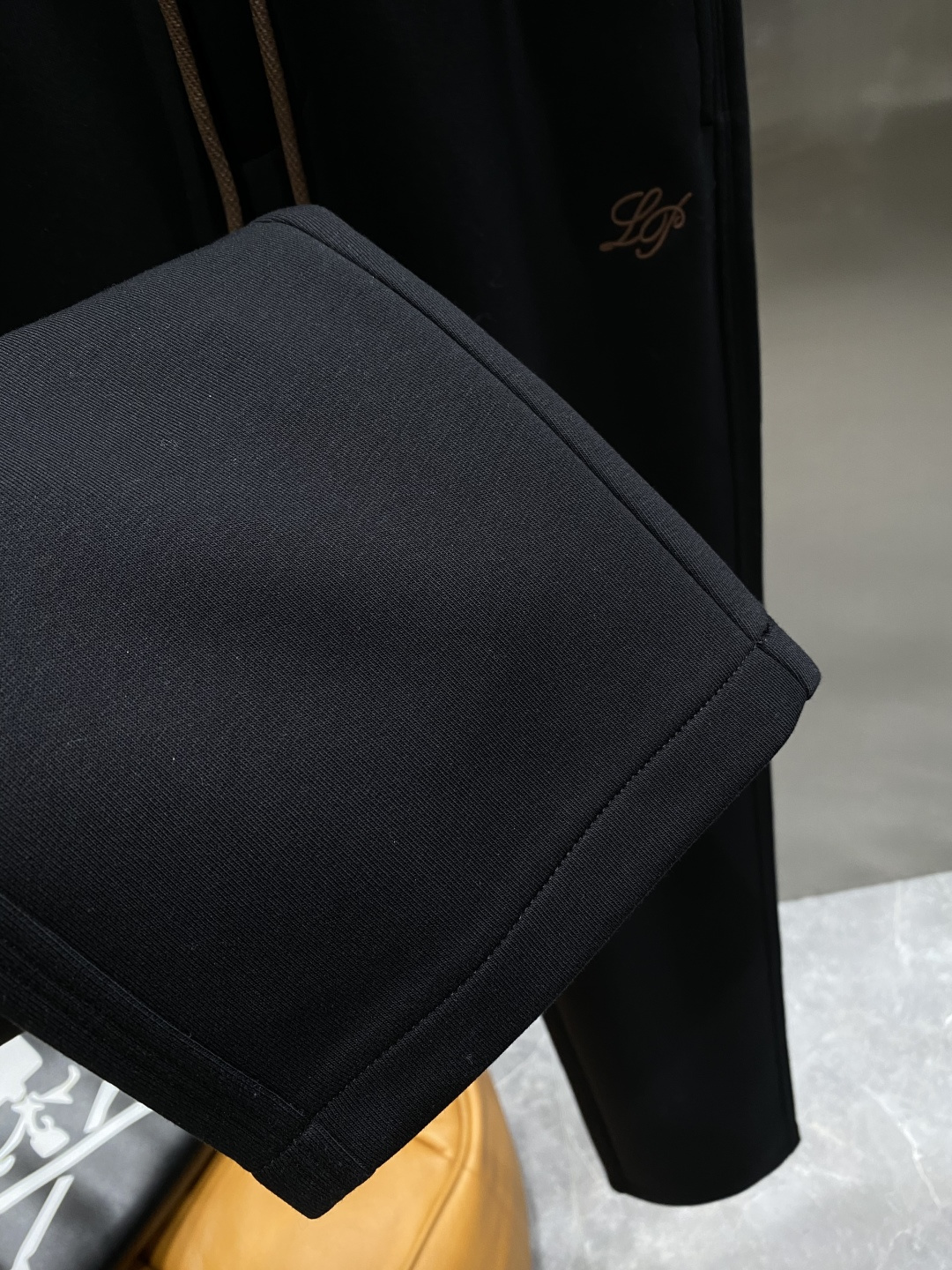 《𝙉𝙚𝙬🖤🤍lP🆕家》2025专柜新品大爆款高端休闲裤松紧裤！奢华品牌logo重工艺点缀 随意进出专柜，