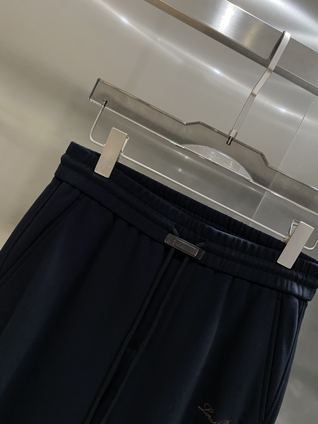 《𝙉𝙚𝙬🖤🤍lP🆕家》2025专柜新品大爆款高端休闲裤松紧裤！奢华品牌logo重工艺点缀 随意进出专柜，