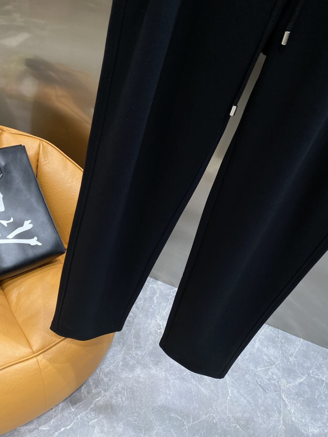 《𝙉𝙚𝙬🖤🤍lP🆕家》2025专柜新品大爆款高端休闲裤松紧裤！奢华品牌logo重工艺点缀 随意进出专柜，