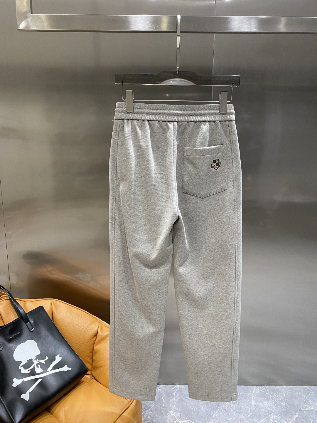 《𝙉𝙚𝙬🖤🤍lP🆕家》2025专柜新品大爆款高端休闲裤松紧裤！奢华品牌logo重工艺点缀 随意进出专柜，
