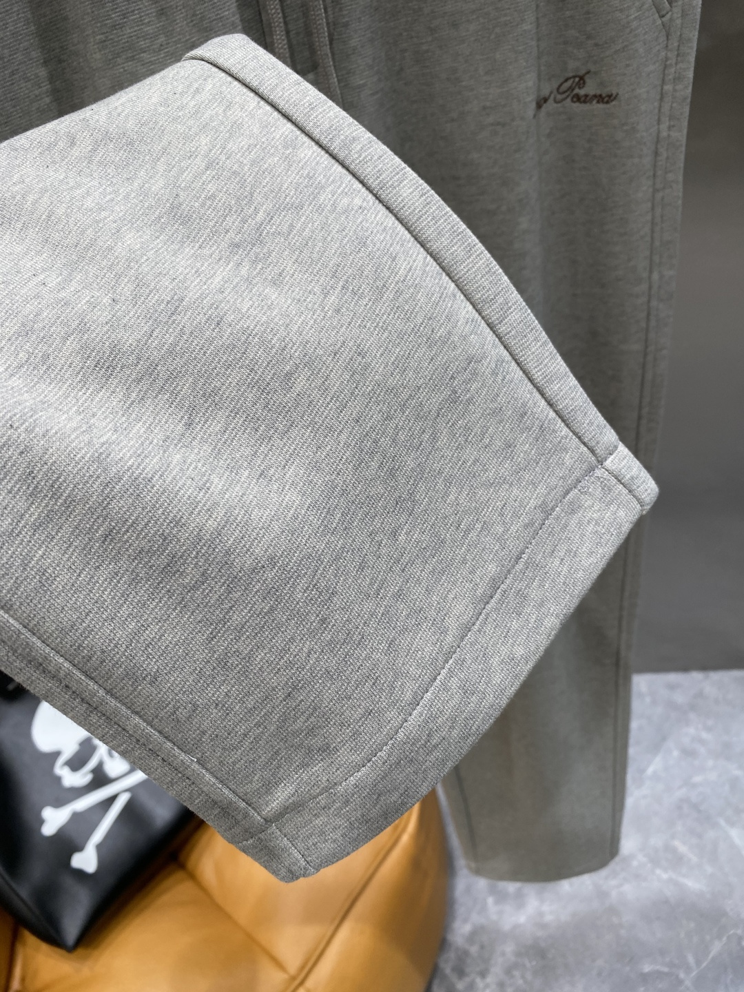 《𝙉𝙚𝙬🖤🤍lP🆕家》2025专柜新品大爆款高端休闲裤松紧裤！奢华品牌logo重工艺点缀 随意进出专柜，