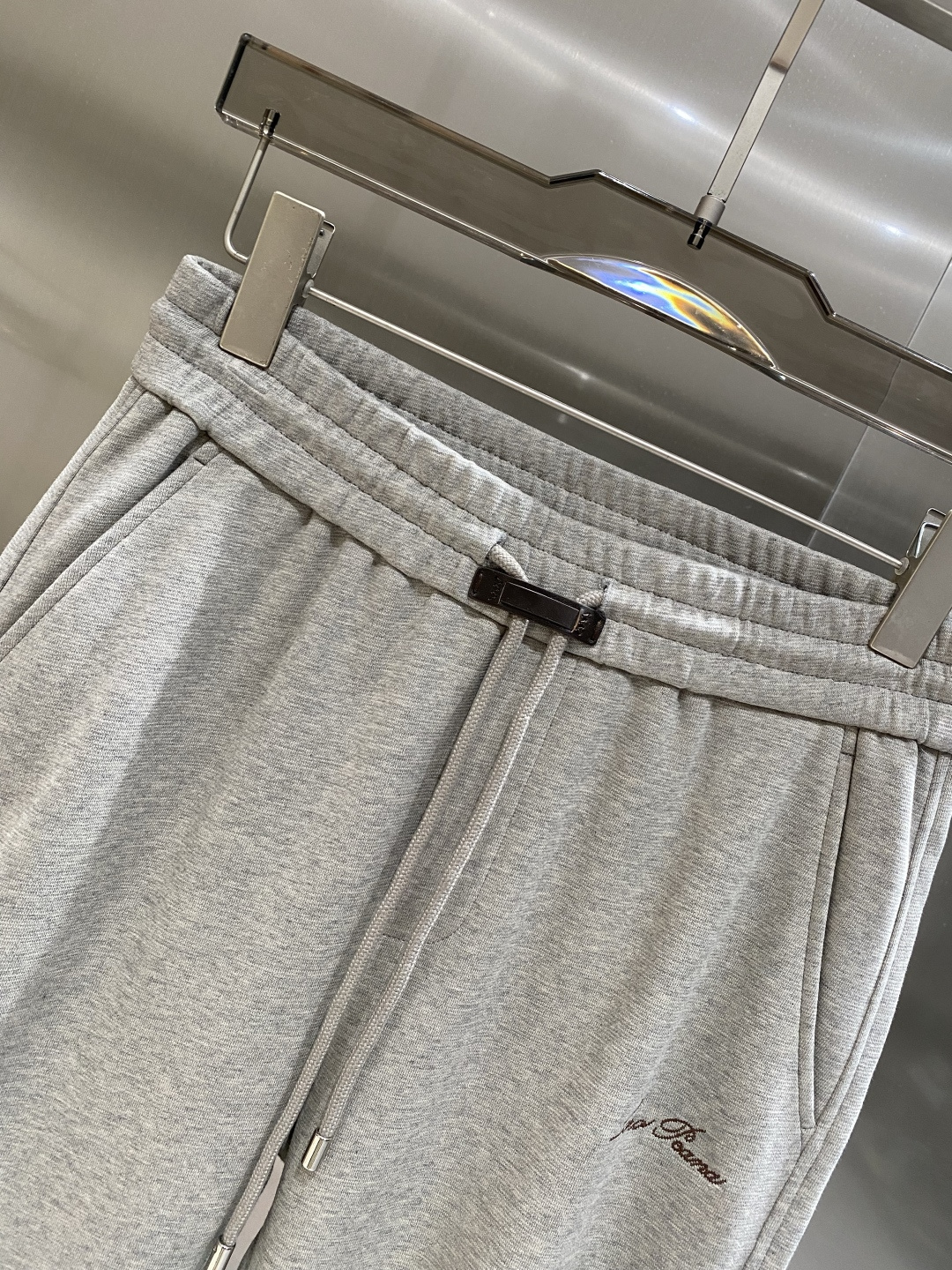 《𝙉𝙚𝙬🖤🤍lP🆕家》2025专柜新品大爆款高端休闲裤松紧裤！奢华品牌logo重工艺点缀 随意进出专柜，