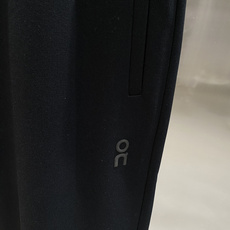《𝙉𝙚𝙬🖤🤍罗家》Loewe 罗意威,2025秋季最新款,时尚休闲裤,原单狠货,简约舒适,版型不挑人,采 《𝙉𝙚𝙬🖤🤍罗家》Loewe 罗意威,2025秋季最新款,时尚休闲裤,原单狠货,简约舒适,版型不挑人,采