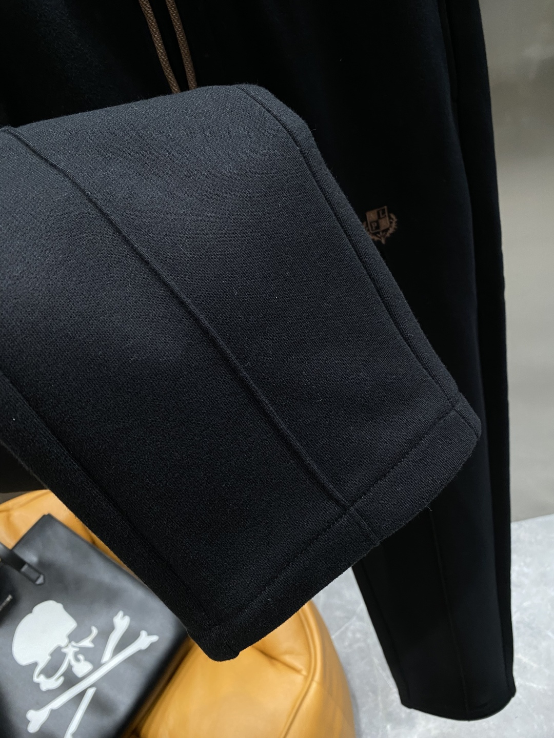 《𝙉𝙚𝙬🖤🤍lP🆕家》2025专柜新品大爆款高端休闲裤松紧裤！奢华品牌logo重工艺点缀 随意进出专柜，