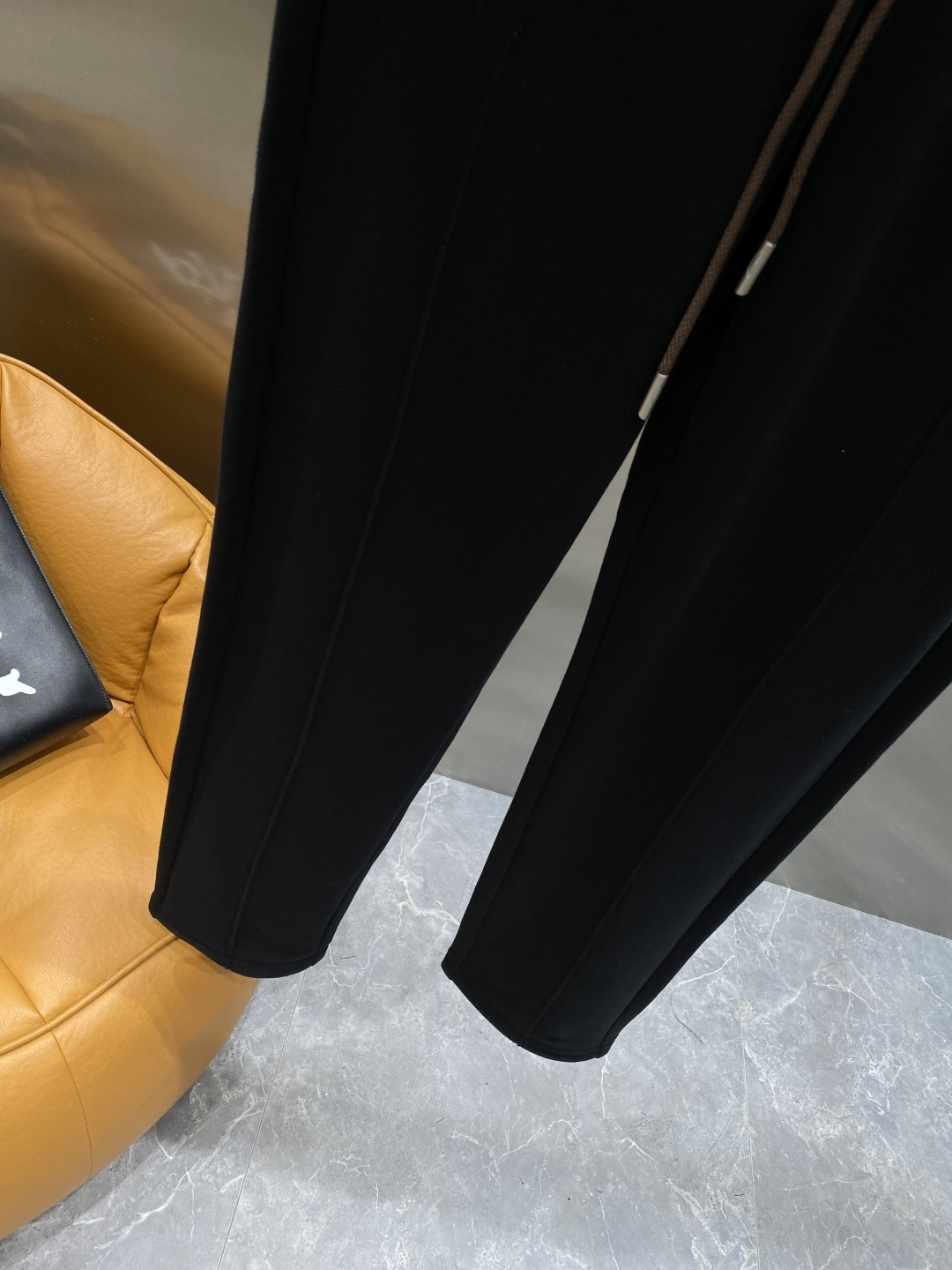 《𝙉𝙚𝙬🖤🤍lP🆕家》2025专柜新品大爆款高端休闲裤松紧裤！奢华品牌logo重工艺点缀 随意进出专柜，