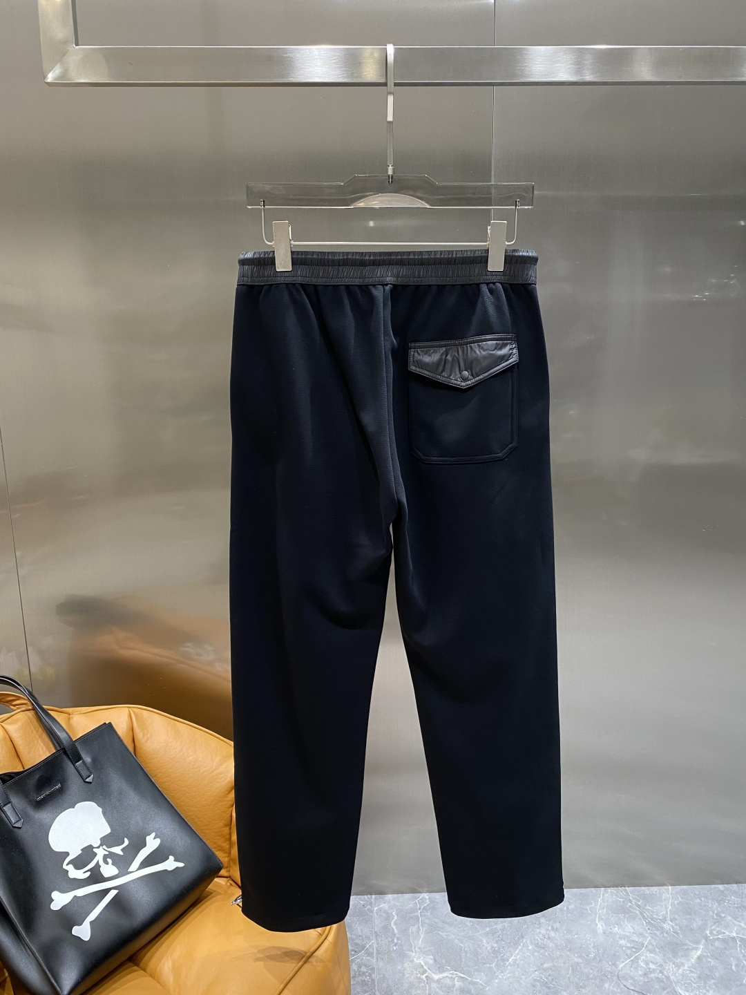 《𝙉𝙚𝙬🖤🤍蒙家》2025SS早秋冬新品 丝光加厚纯棉面料男士运动休闲裤 每季必出的类型，无需质疑的热卖